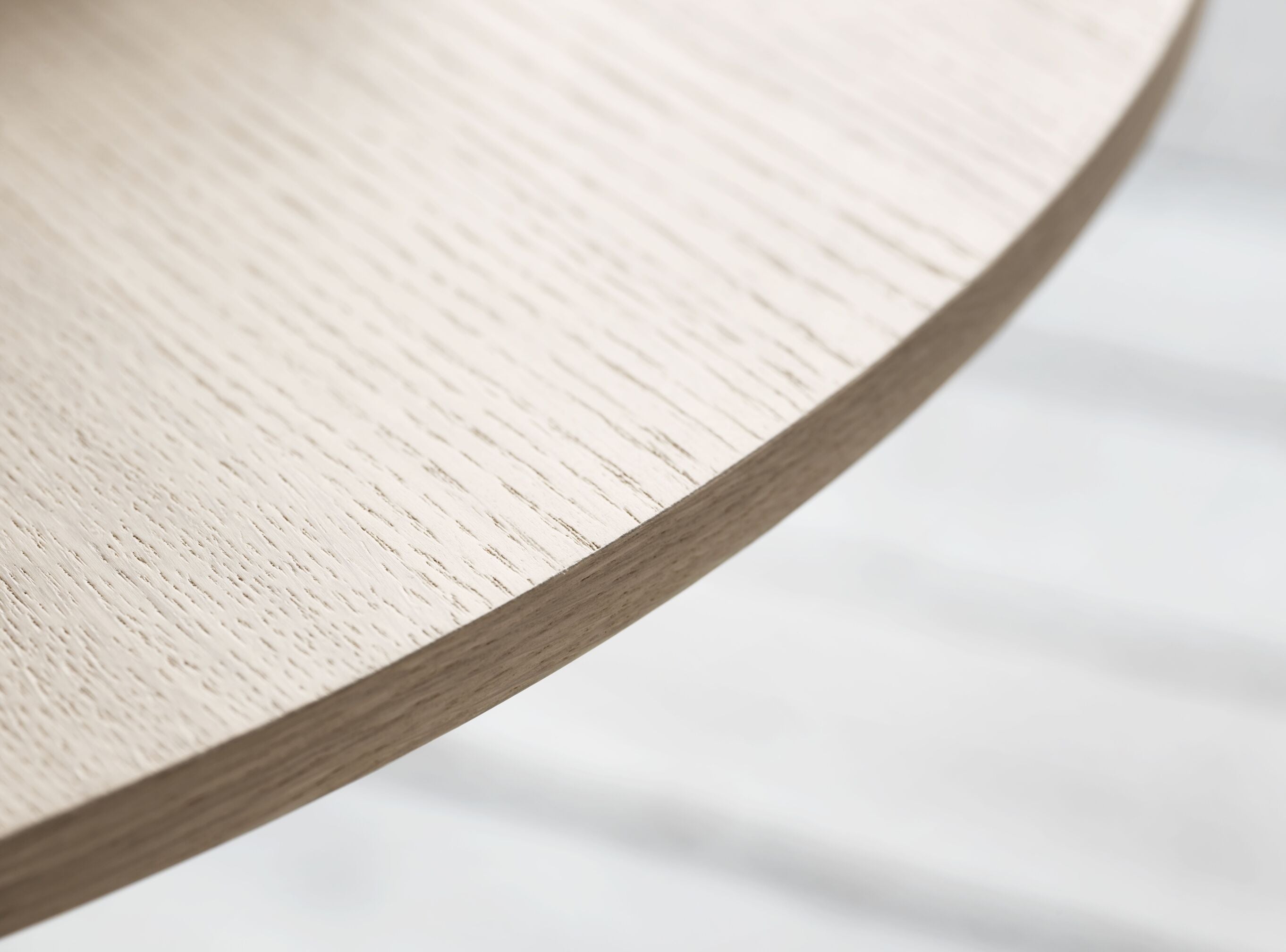 Ronde tafel TURNED gebleekt eikenfineer