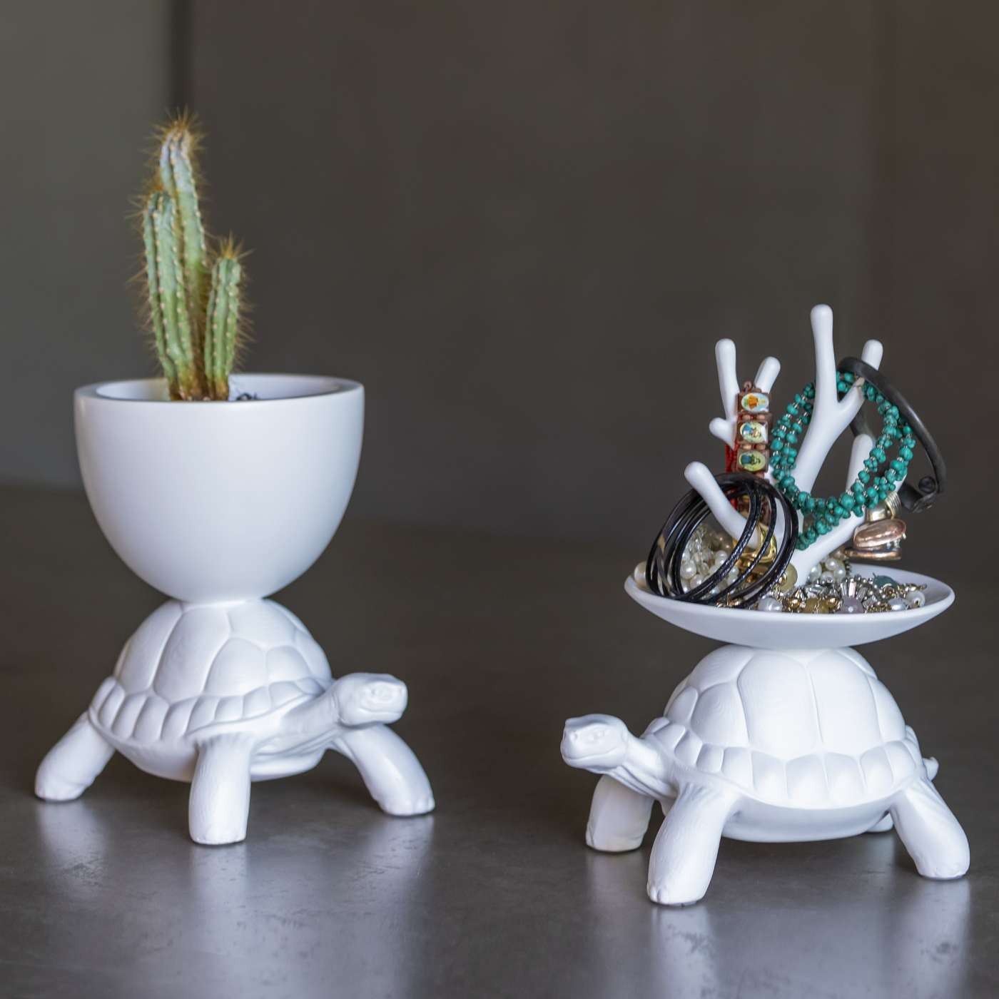 Sieradenstandaard TURTLE CARRY grijs