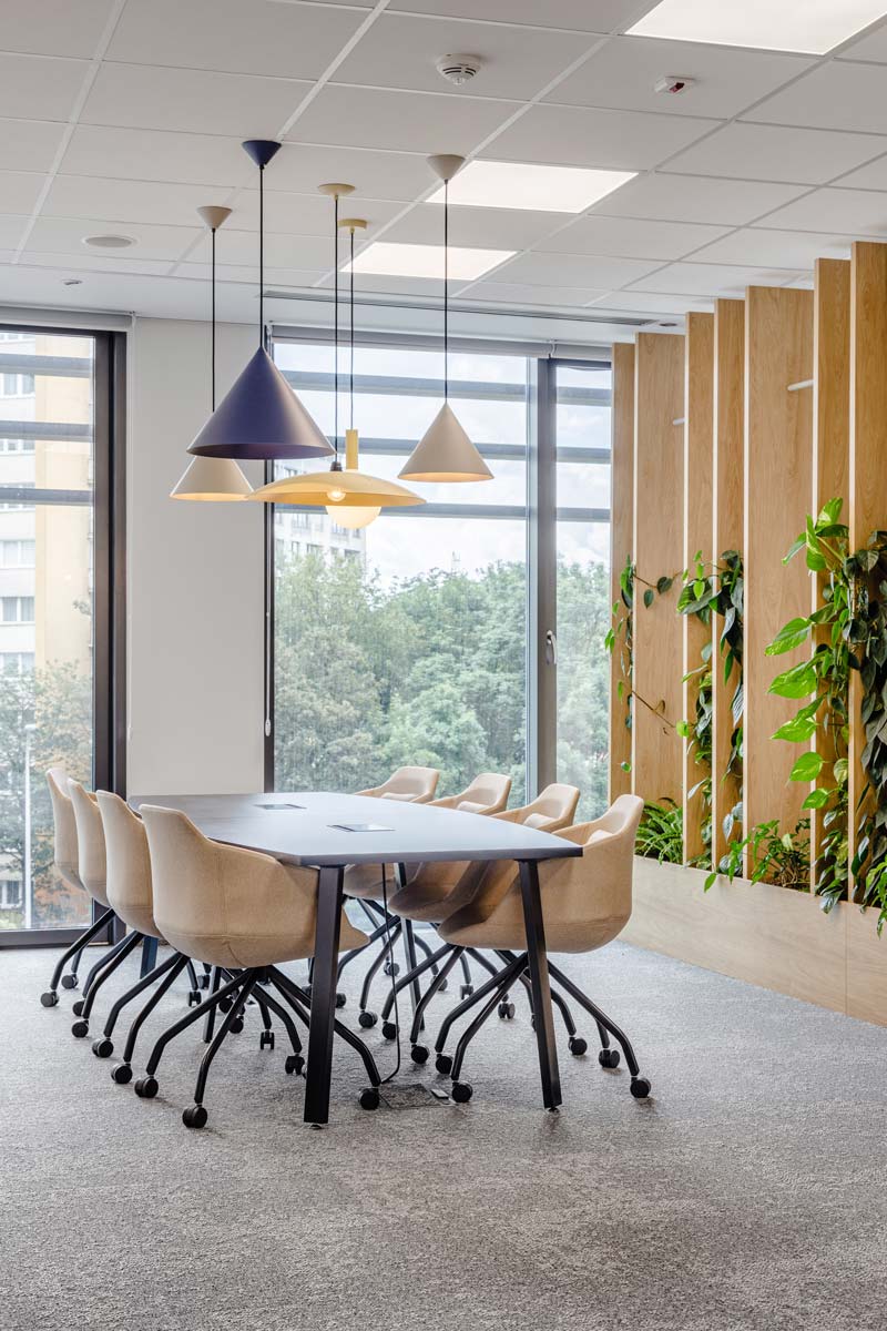 Bureau stoel ULTRA met kruisvoet en wielen voor harde oppervlakken