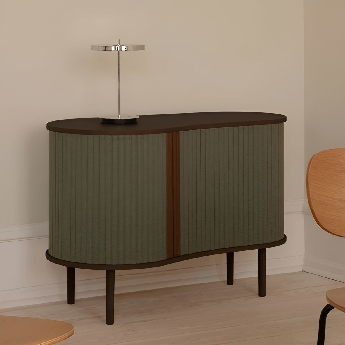 Kommode AUDACIOUS grün mit dunkler Eiche