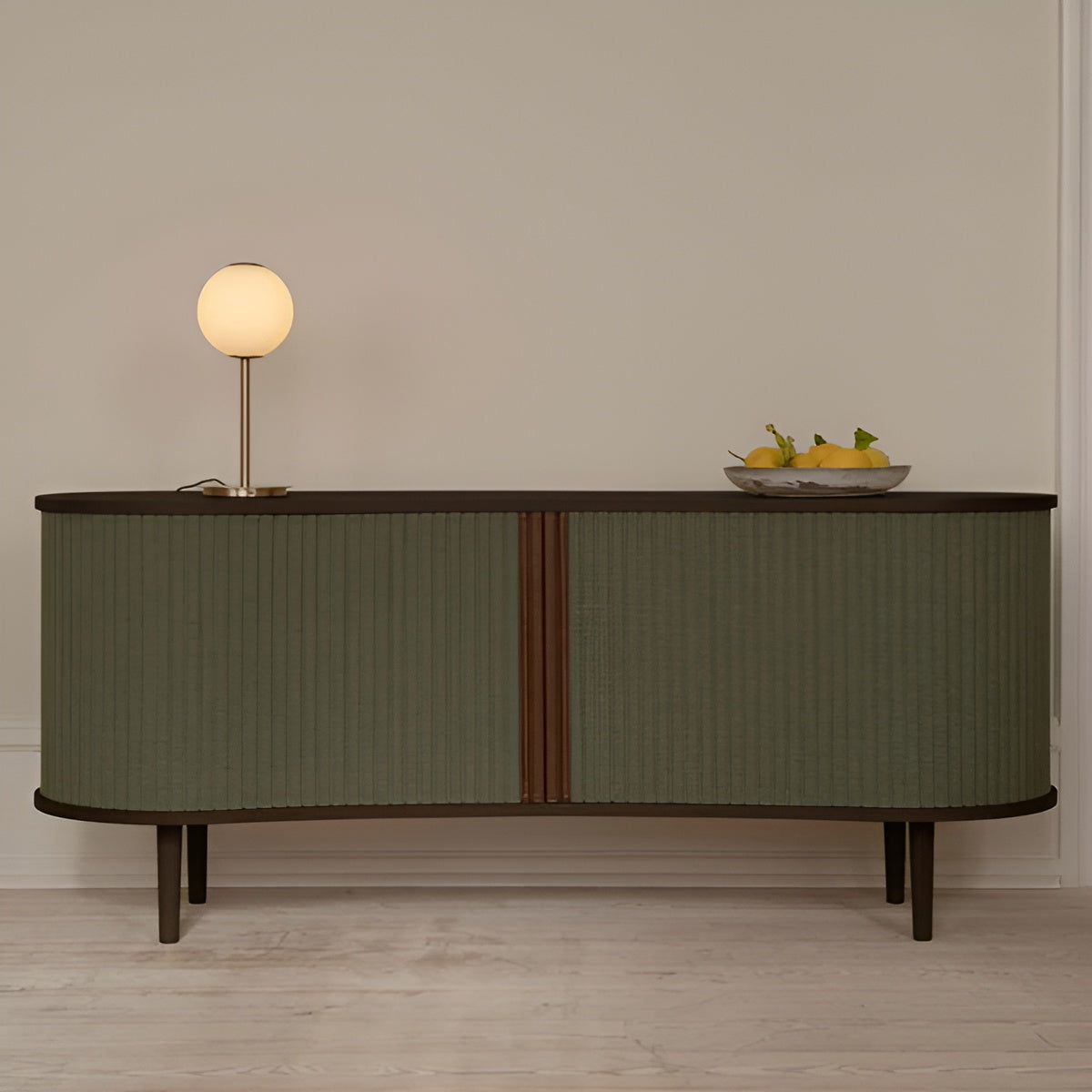 RTV-Kommode AUDACIOUS grün mit dunklem Eichenfuß