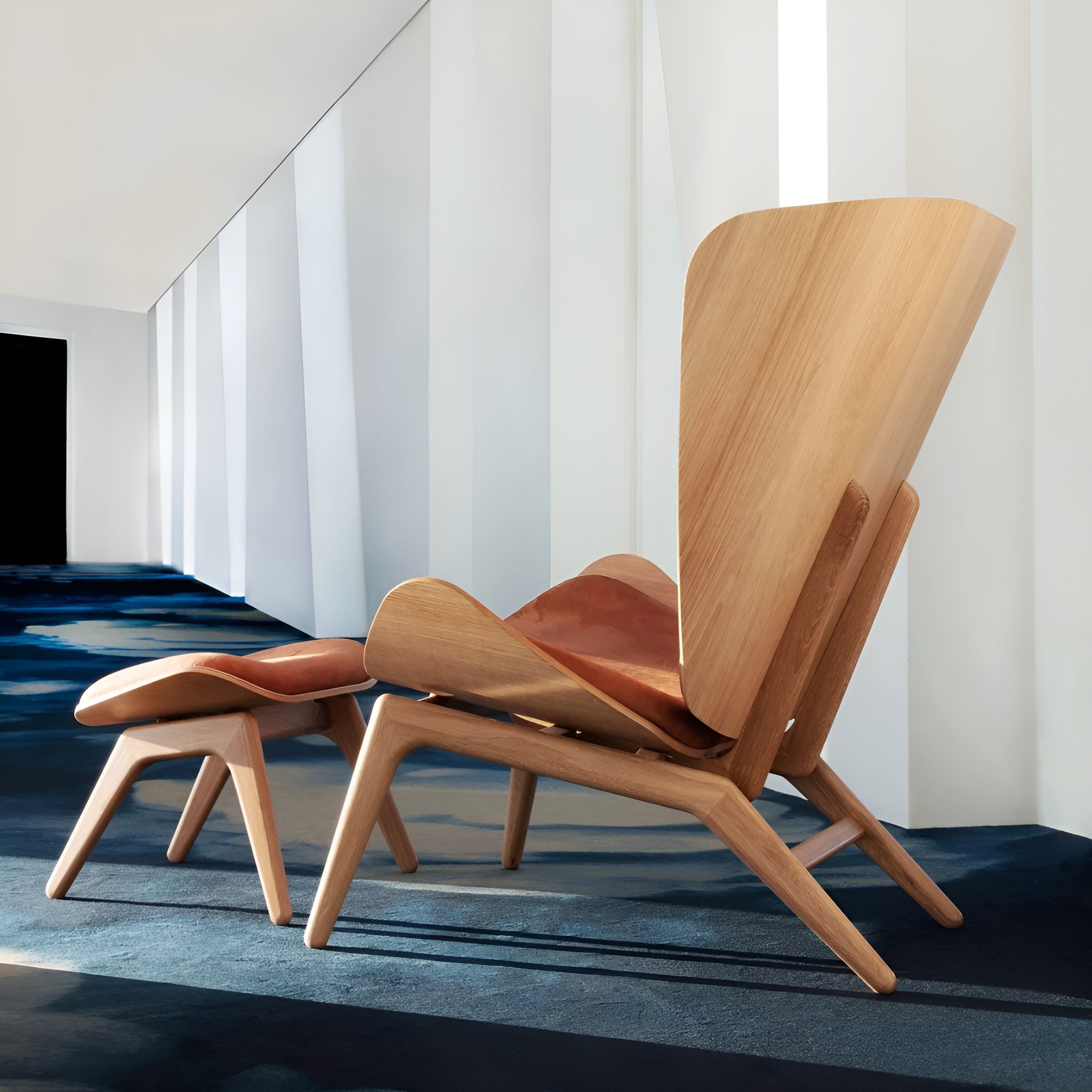 Fauteuil READER cognac leer met eiken basis