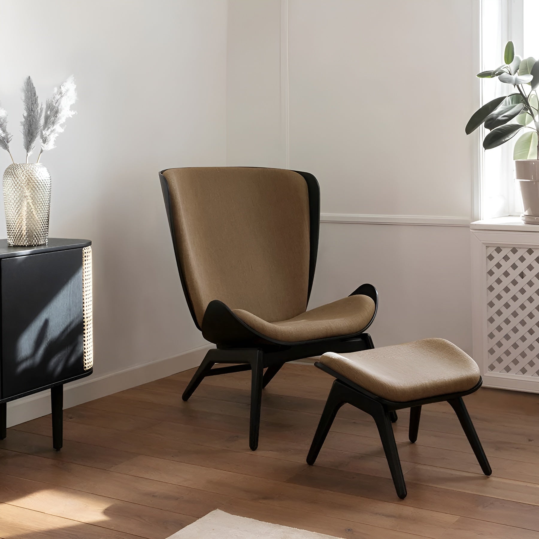 READER footrest brown leather with black base