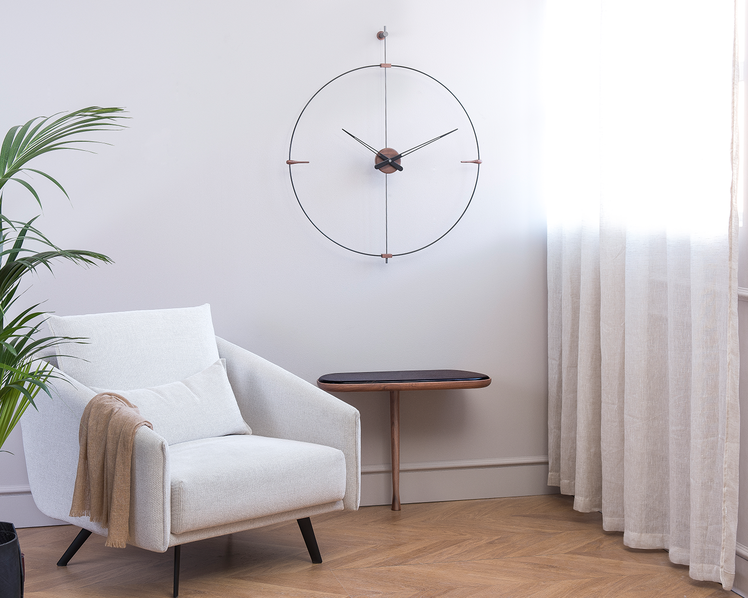 Wanduhr MINI BILBAO Nussbaum mit Schwarz