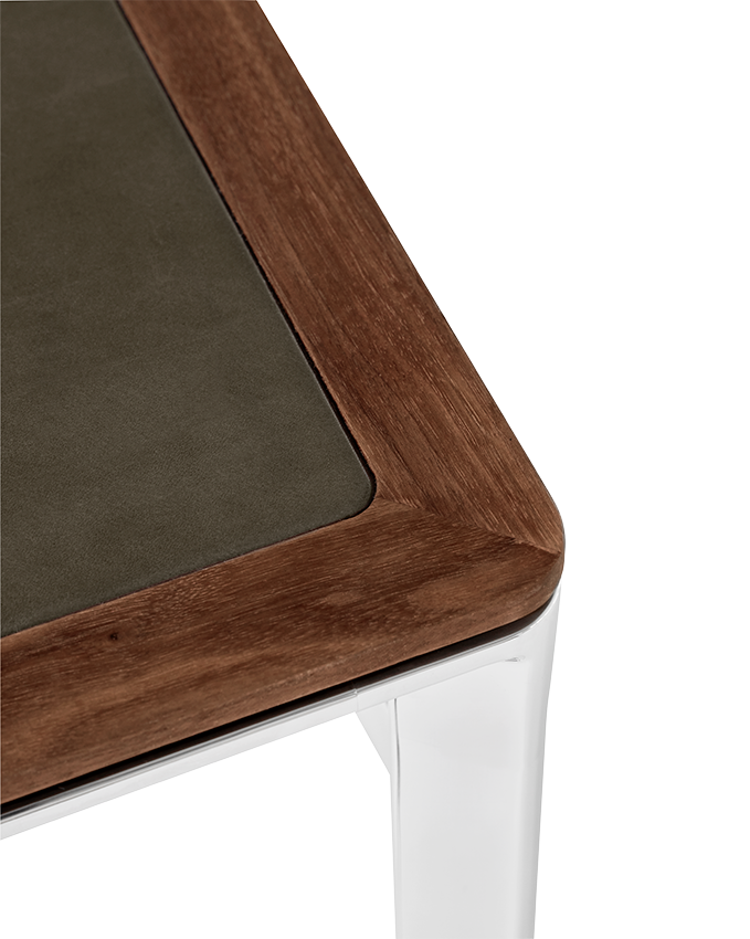 Bureau STUDIO groen leren blad met notenhouten frame en aluminium basis