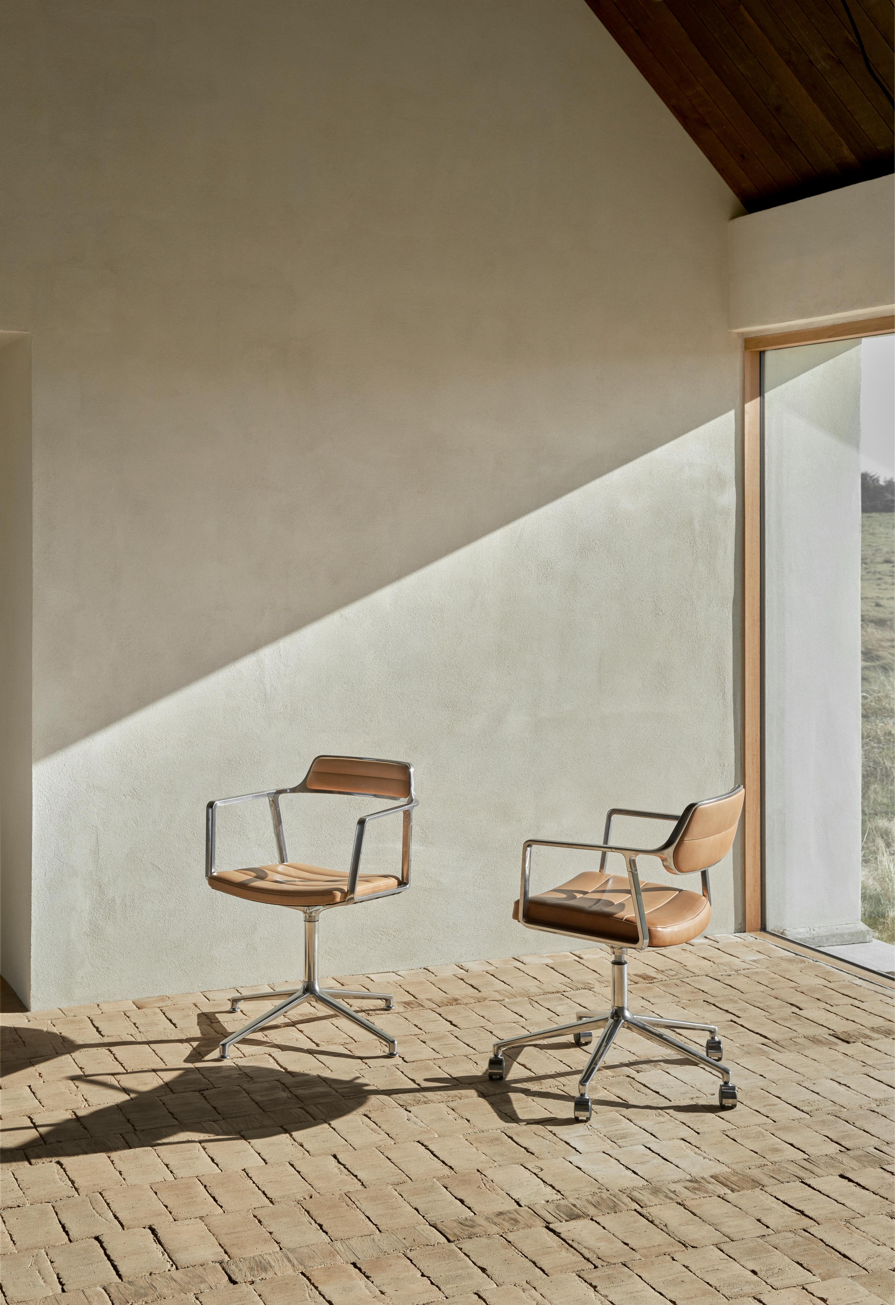 Office chair 453+ caramel leather with metal base