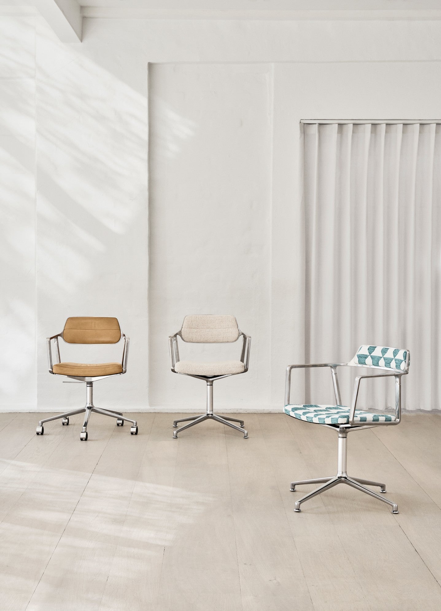 Bureau stoel 453 karamel leer met metalen basis