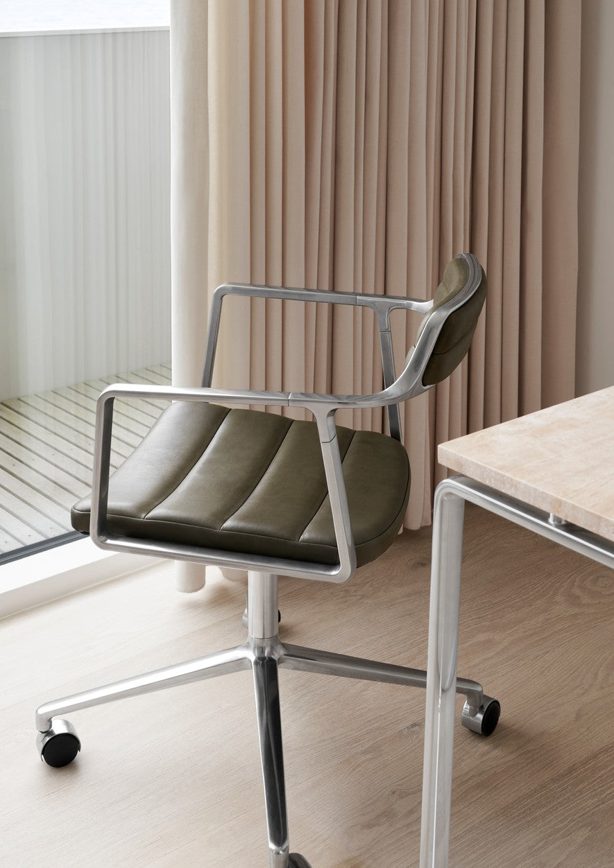 Bureau stoel 452 groene leer met metalen basis