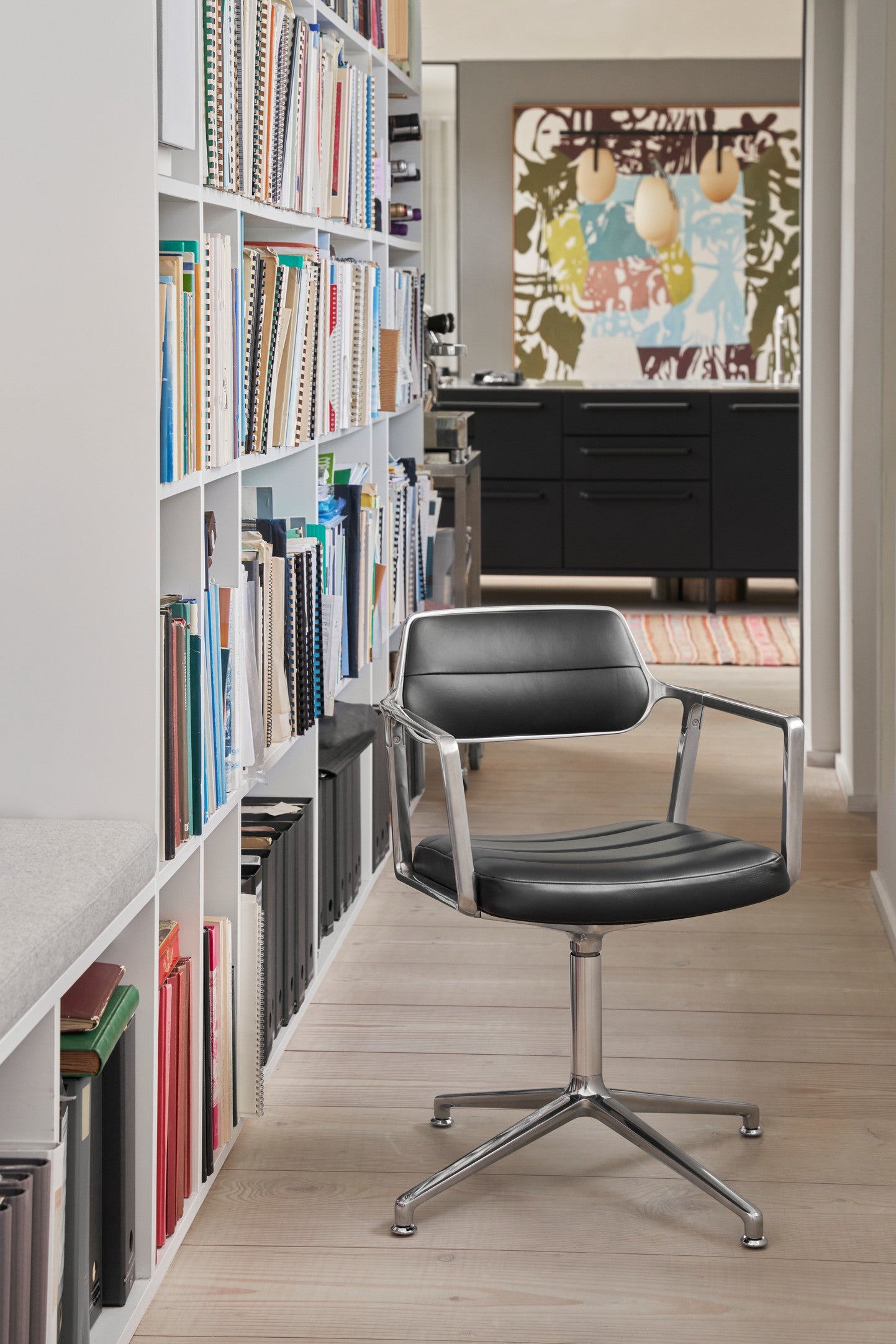 Bureau stoel 453 karamel leer met metalen basis