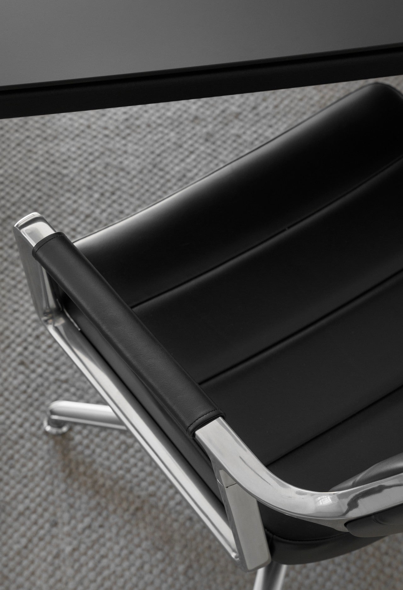 Bureau stoel 453 zwart leer met zwarte metalen basis