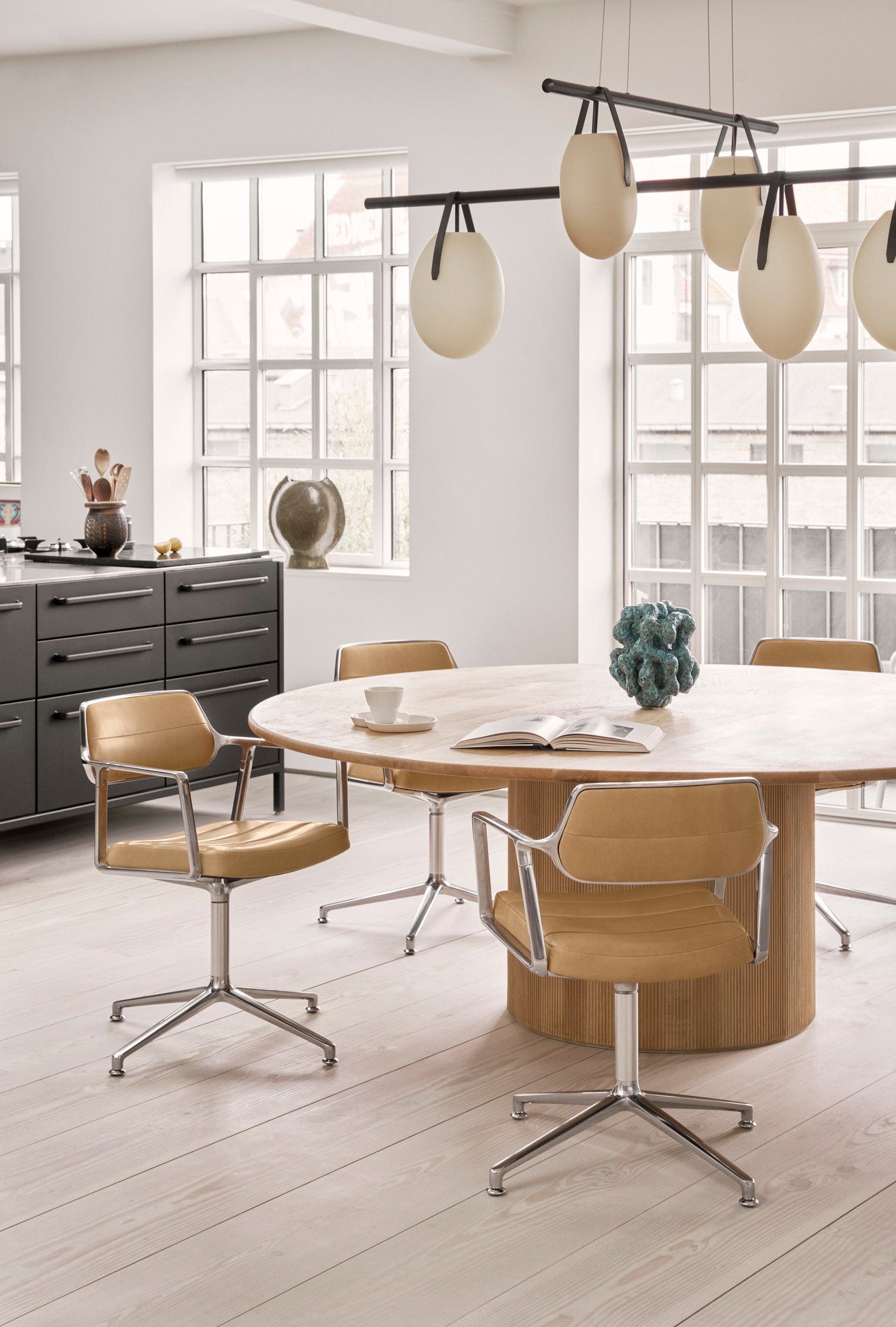 Bureau stoel 453 karamel leer met metalen basis