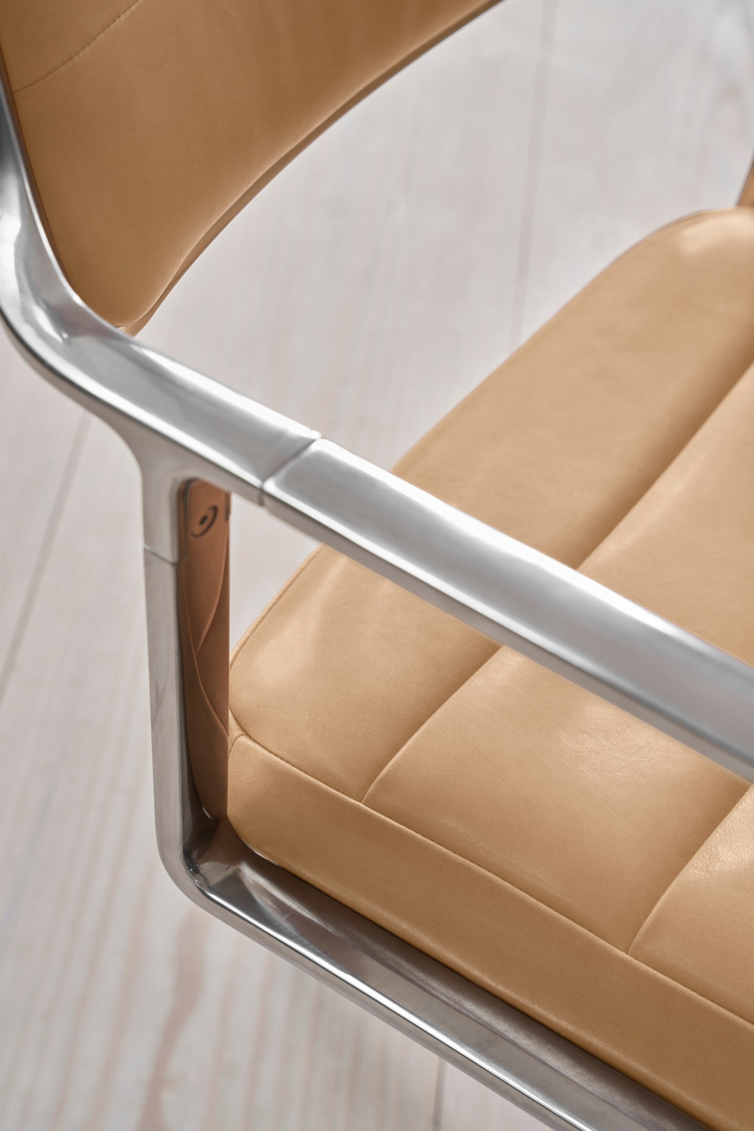Bureau stoel 453 karamel leer met metalen basis