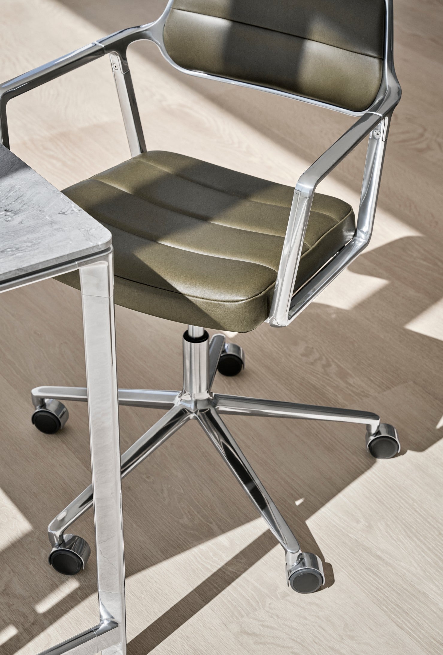 Bureau stoel 453+ zwart leer met zwarte metalen basis