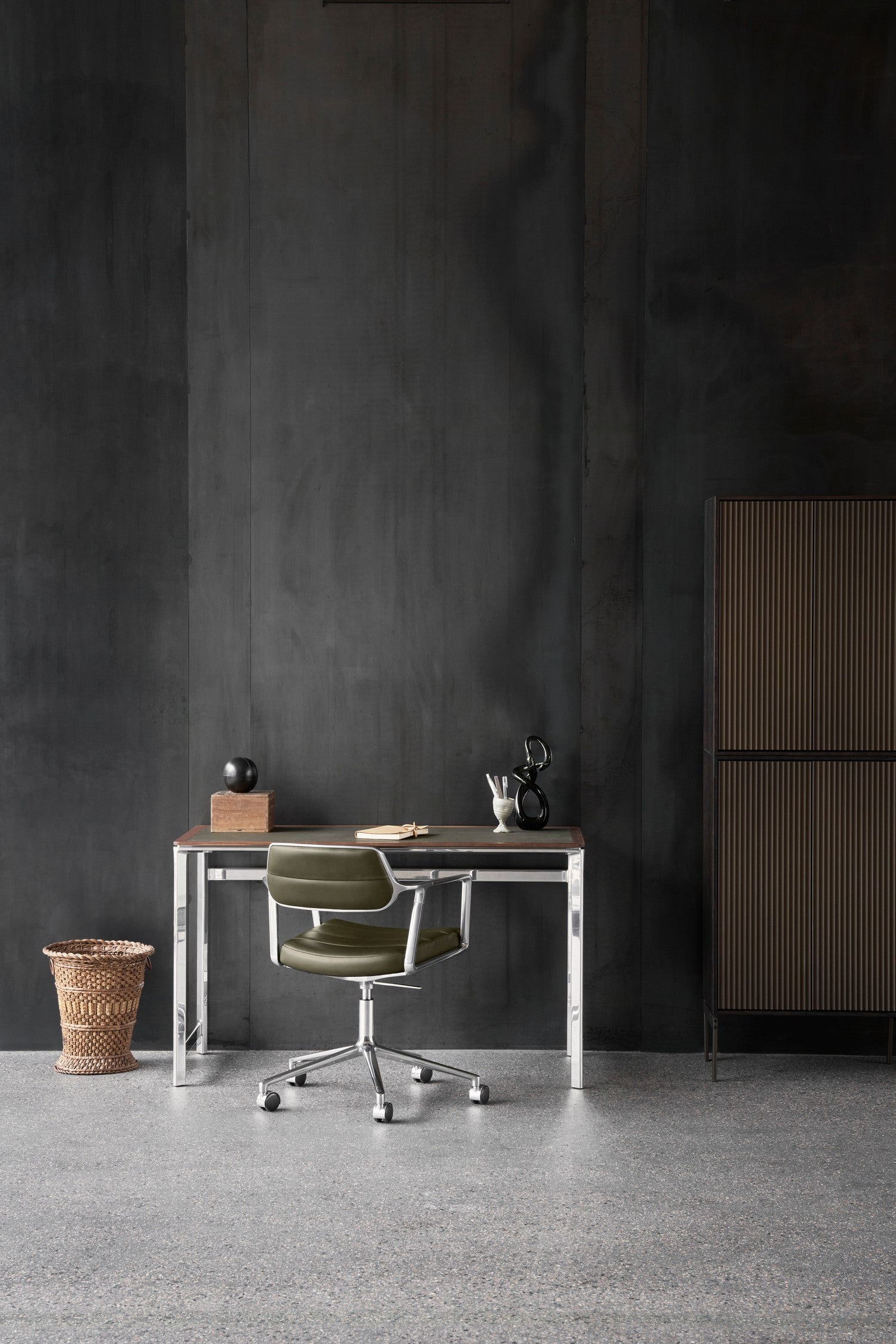 Bureau stoel 453+ zwart leer met zwarte metalen basis
