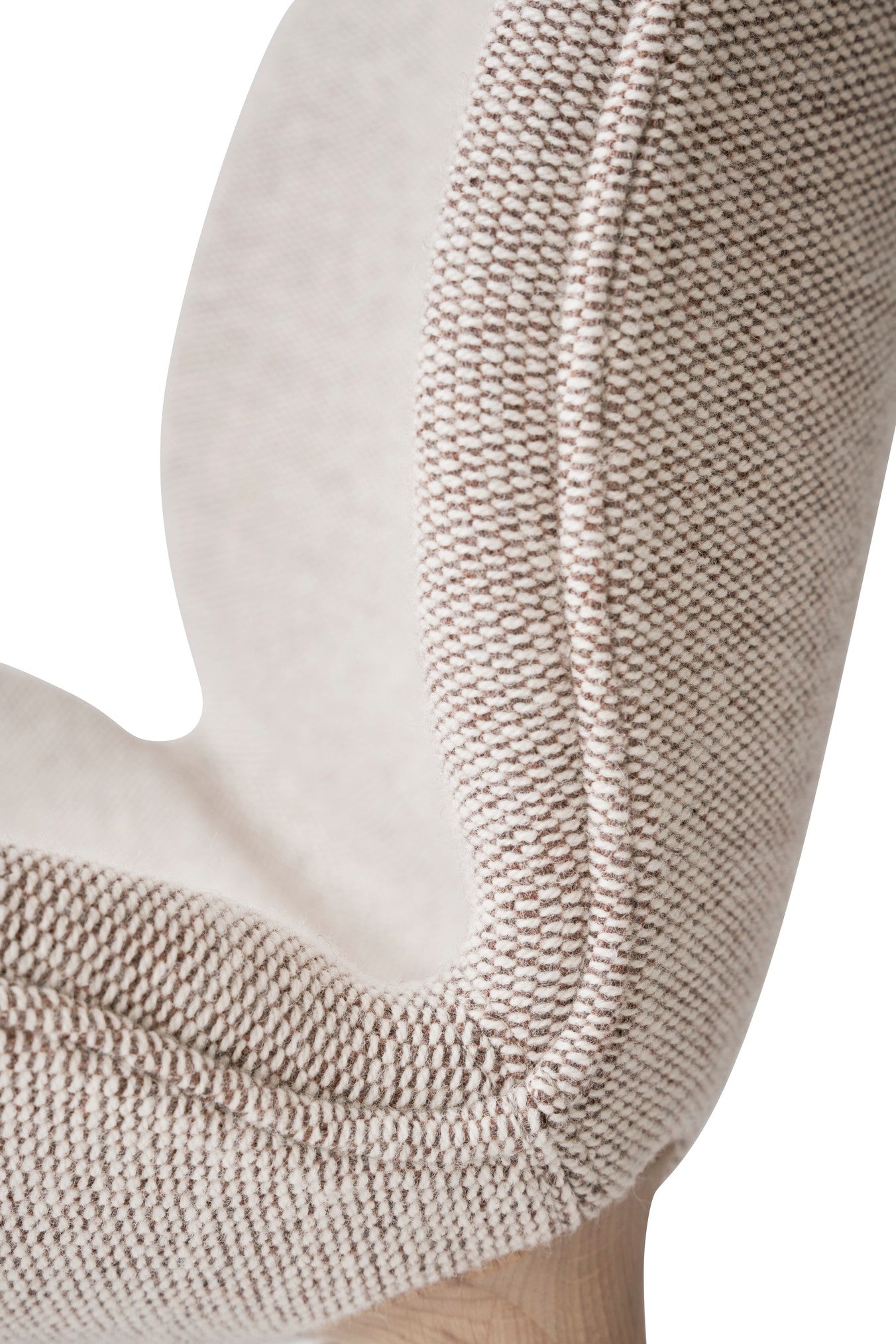 Stoel LODGE beige met een lichte eiken basis