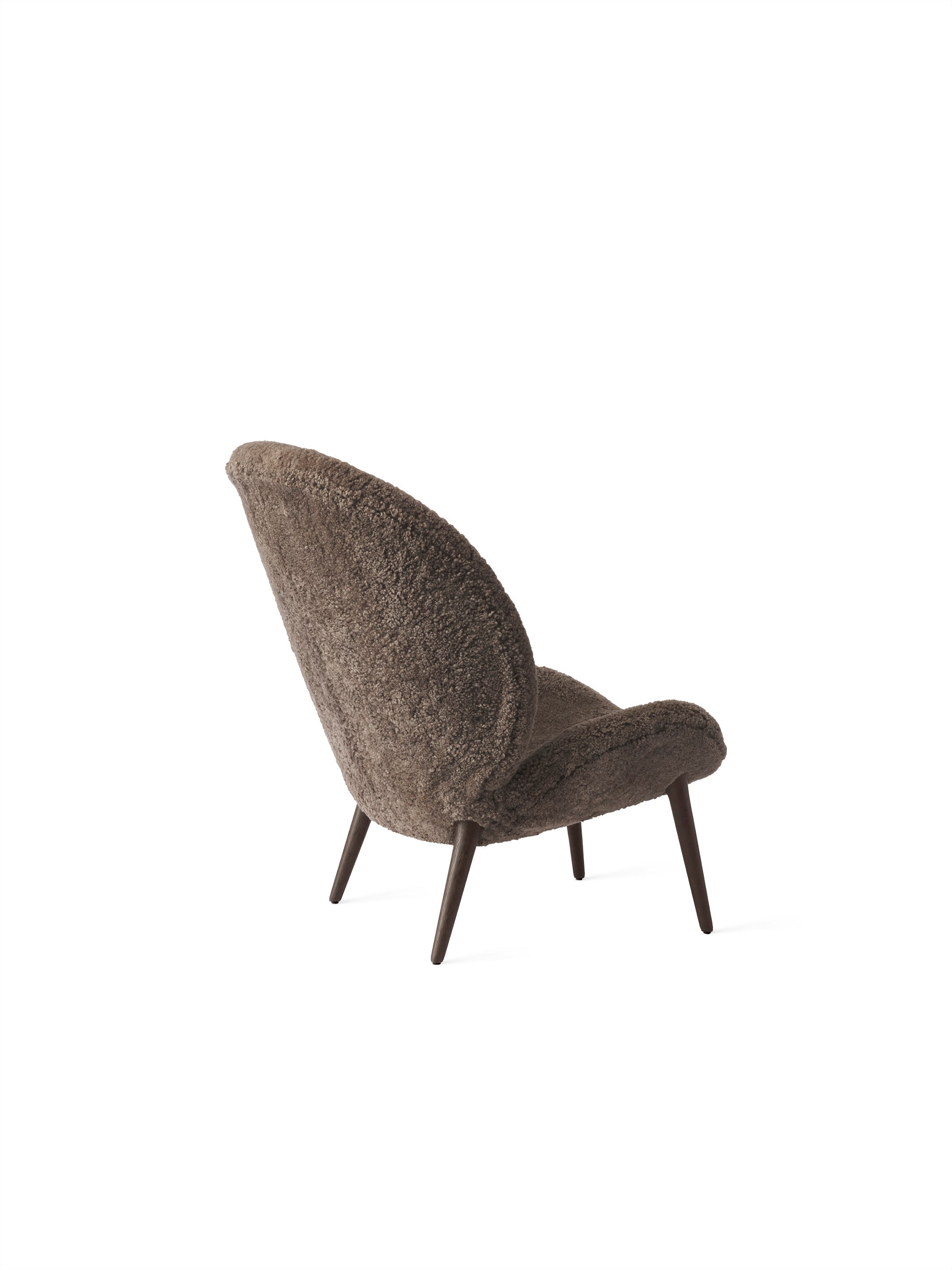 Fauteuil LODGE bruin schapenvacht met een donkere eiken basis