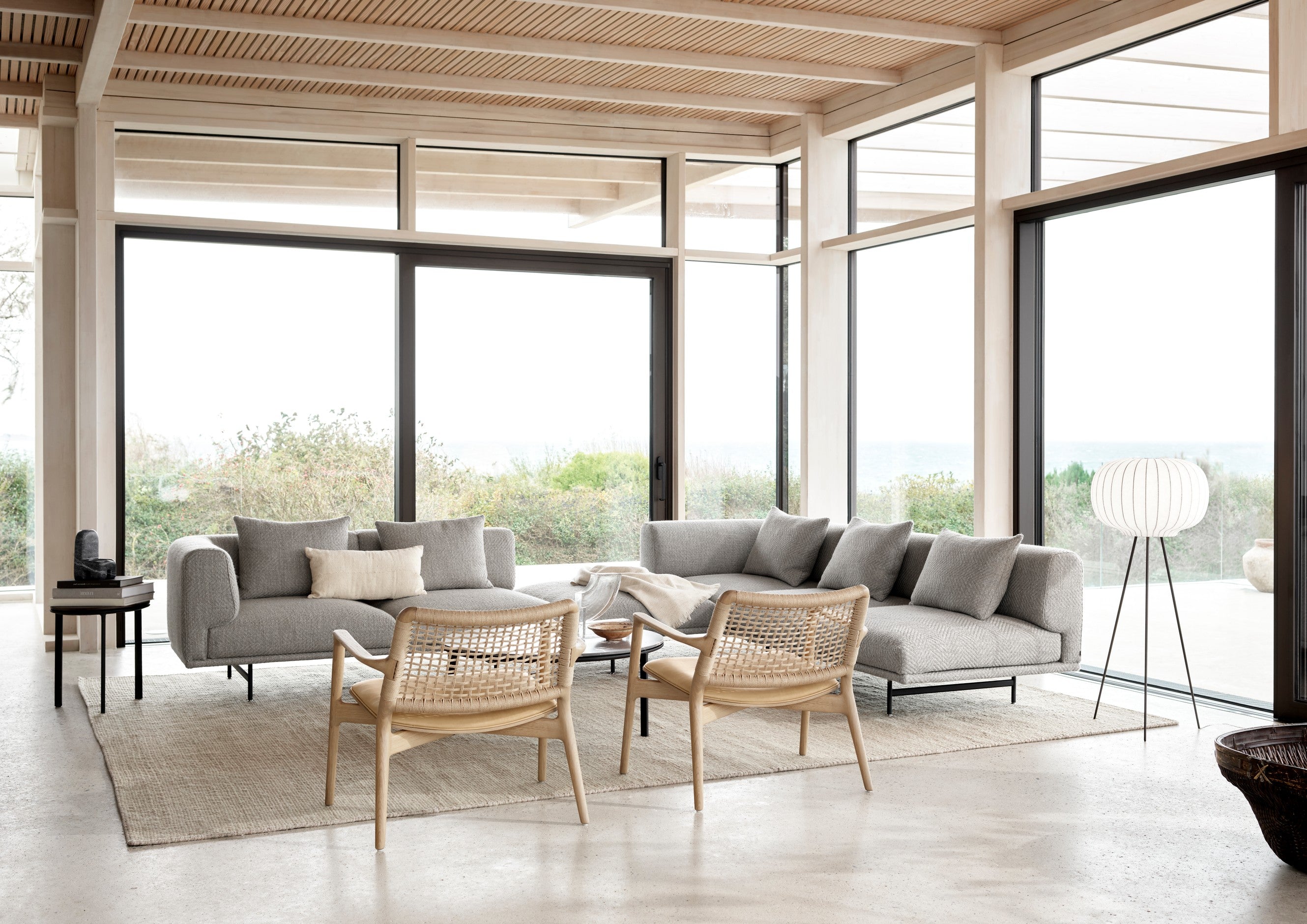 Fauteuil CABIN karamelkleurig leer met lichte eiken basis