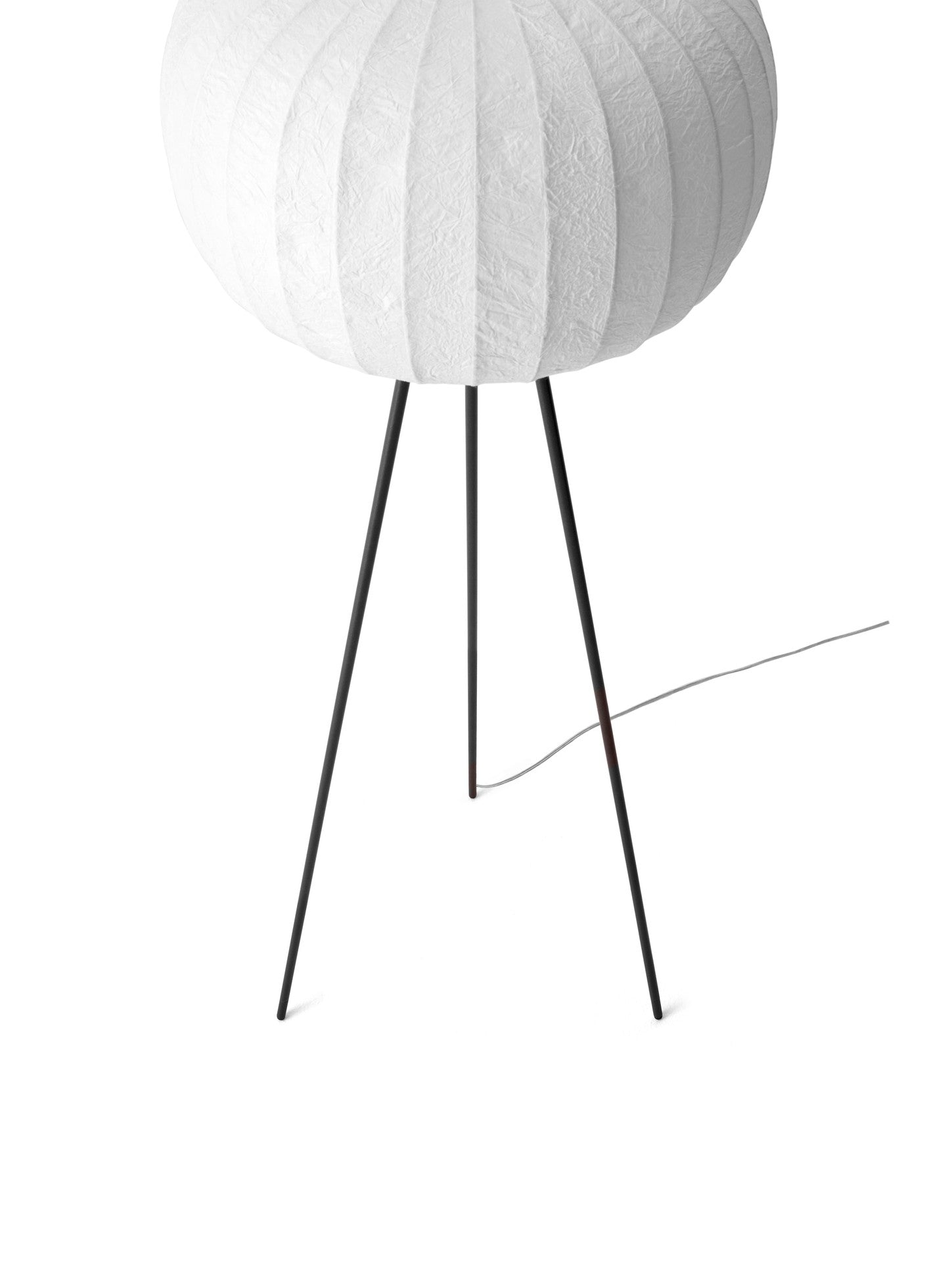 Stehlampe 581 mit papiernem Schirm und dunklem Metallfuß
