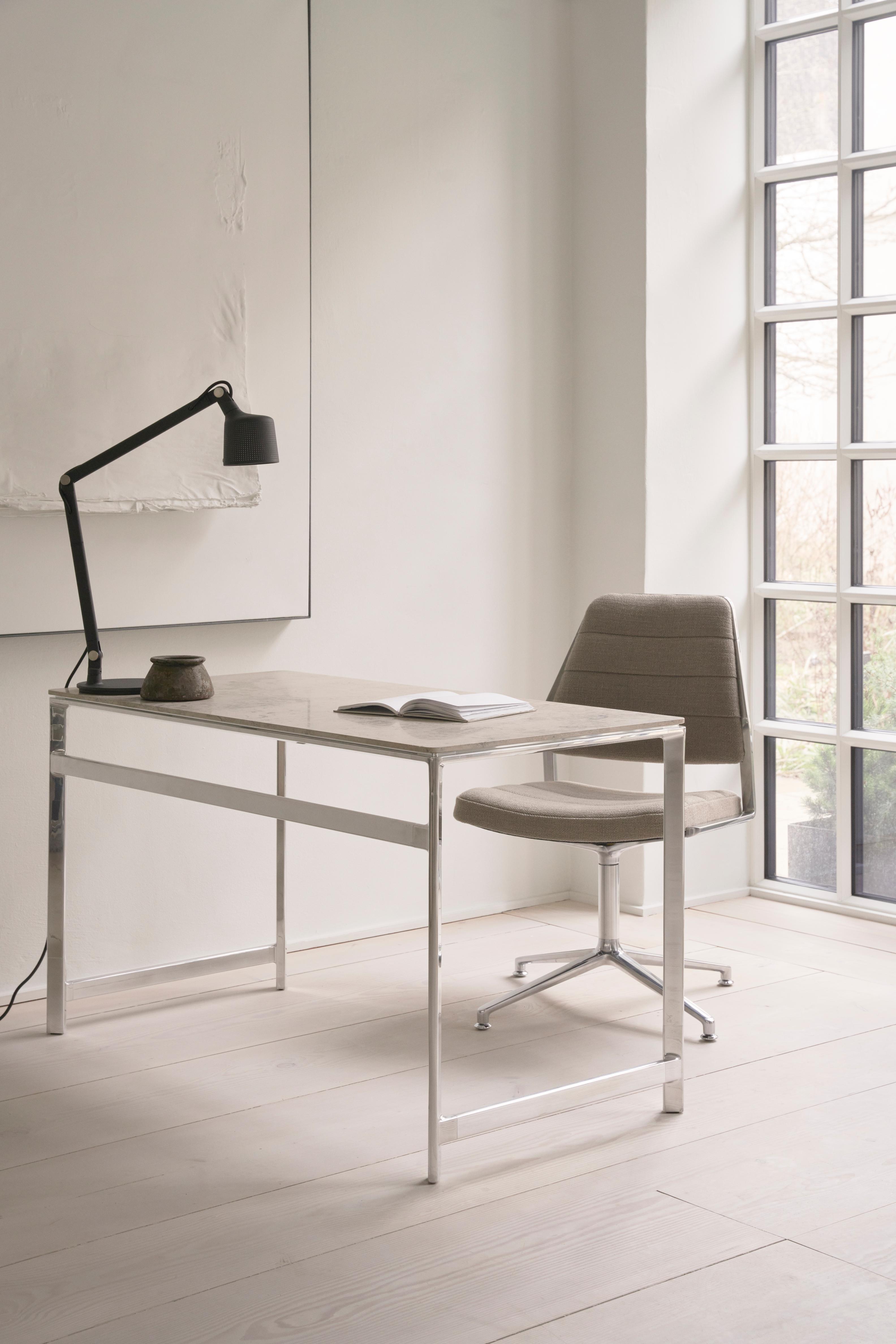 Bureau stoel 454 lichtgrijze stof met metalen basis