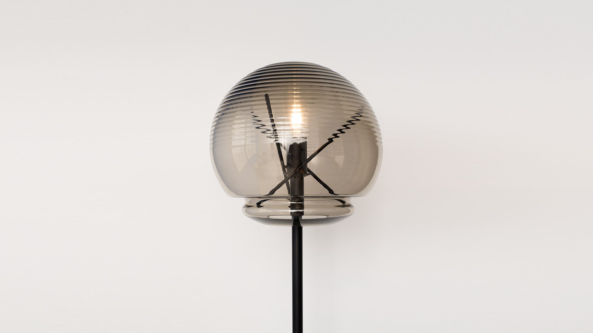 VITRUVIO black floor lamp with glass shade