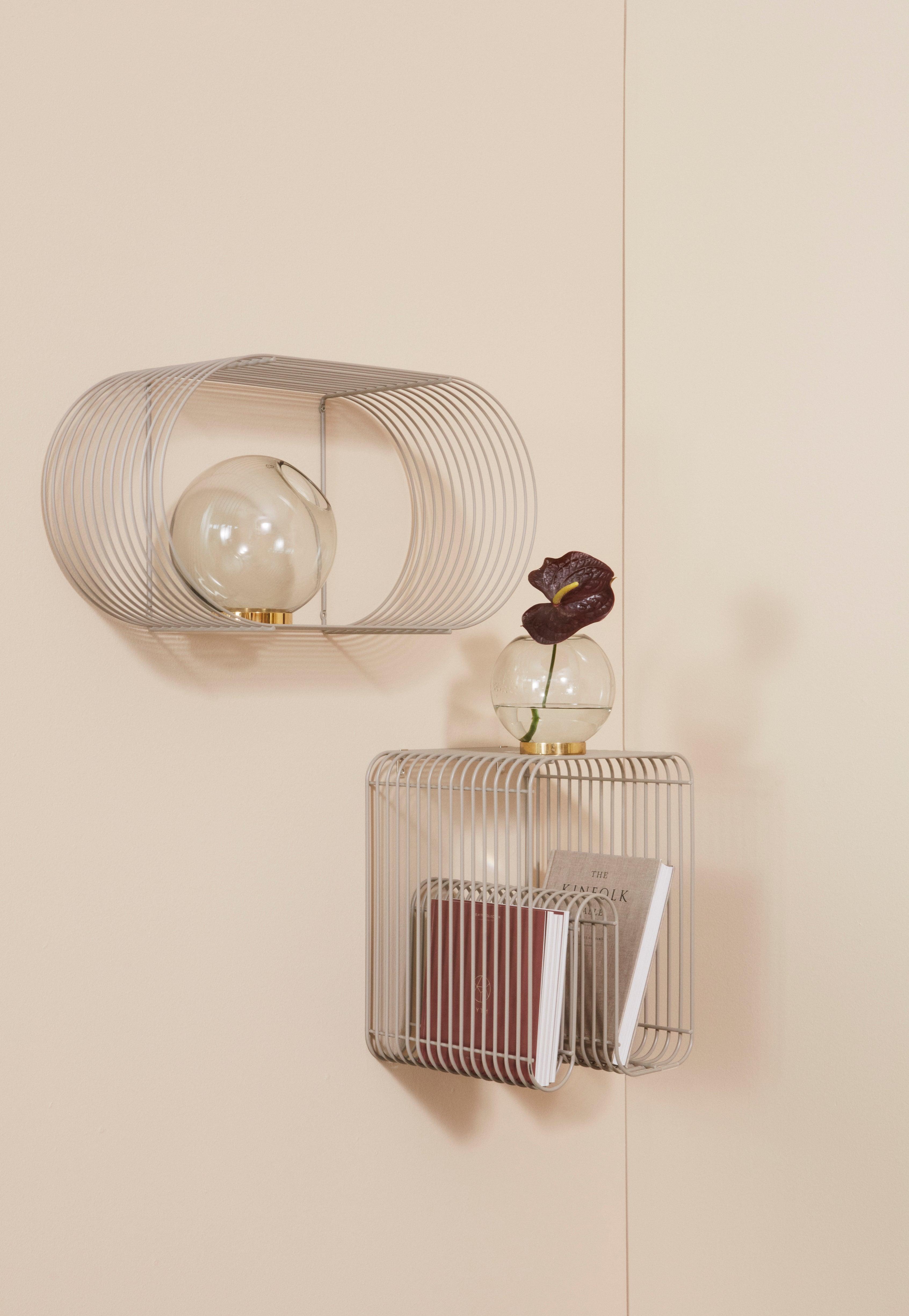 Wazon GLOBE różowy ze złotą podstawą AYTM Eye on Design