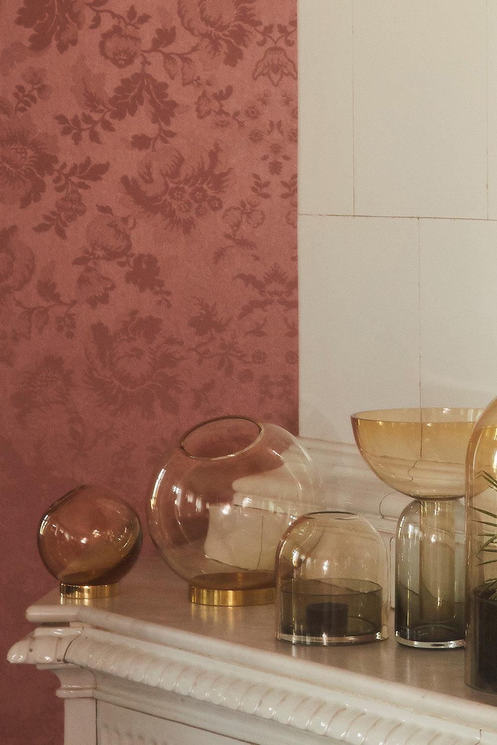 Wazon GLOBE żółty ze złotą podstawą AYTM Eye on Design