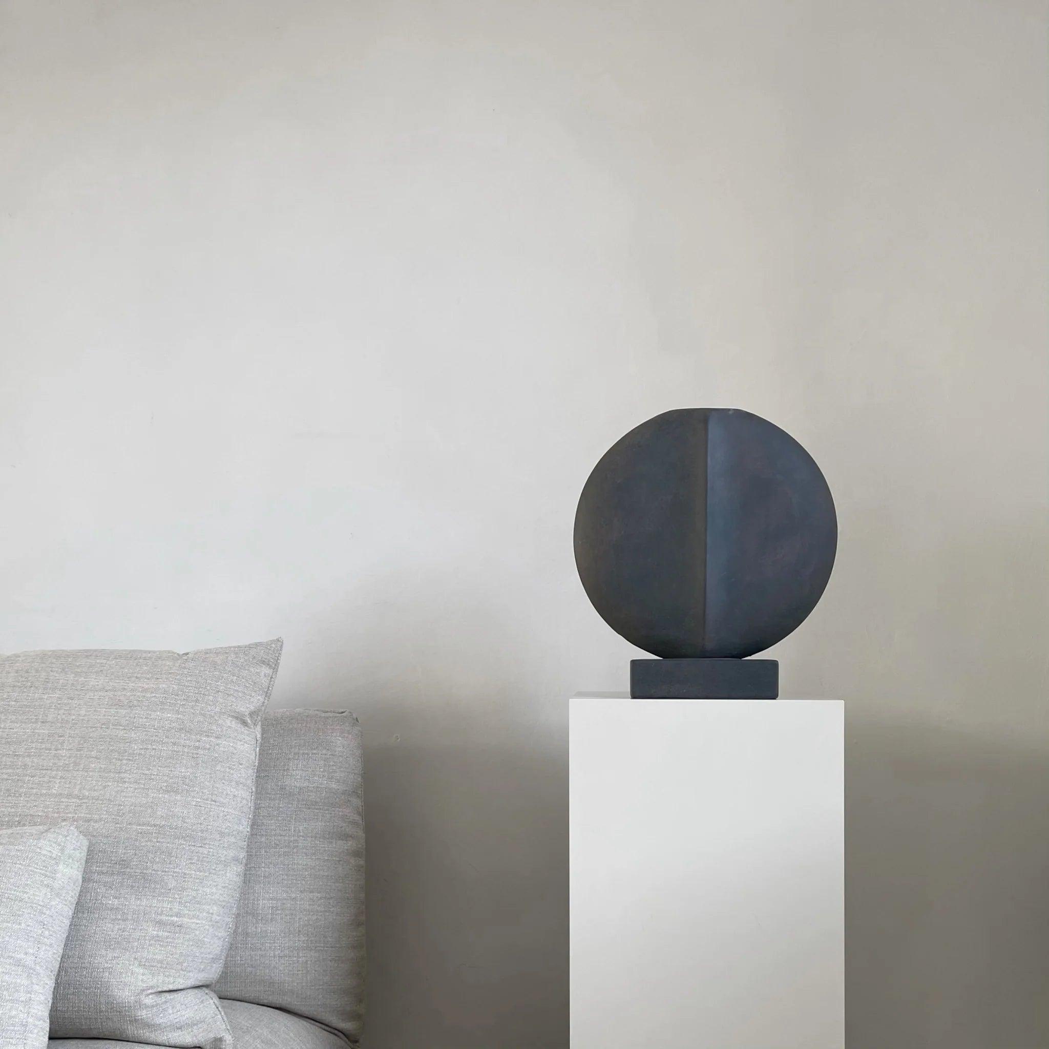 Wazon GUGGENHEIMA ciemnobrązowy 101 Copenhagen Eye on Design