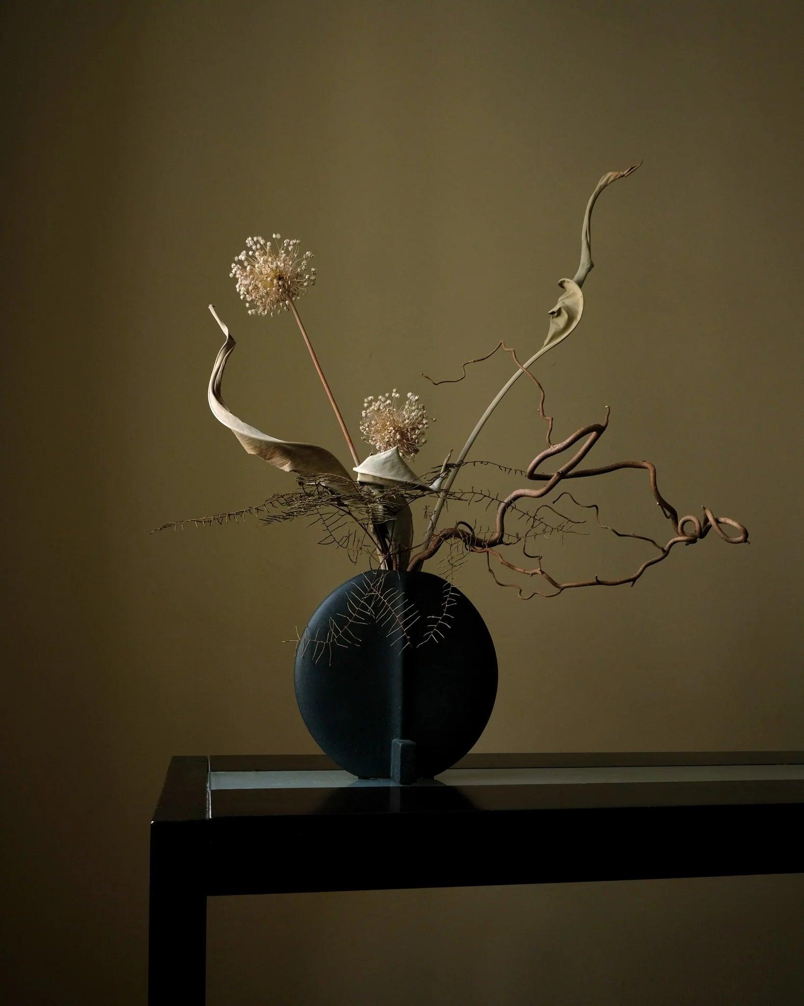 Wazon GUGGENHEIMA czarny 101 Copenhagen Eye on Design