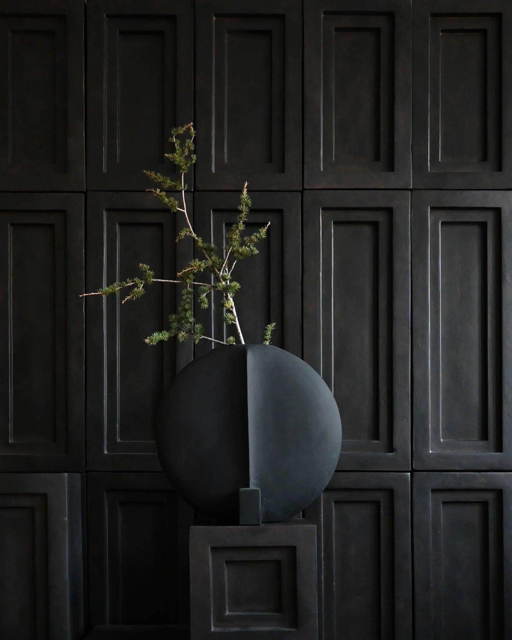 Wazon GUGGENHEIMA czarny 101 Copenhagen Eye on Design