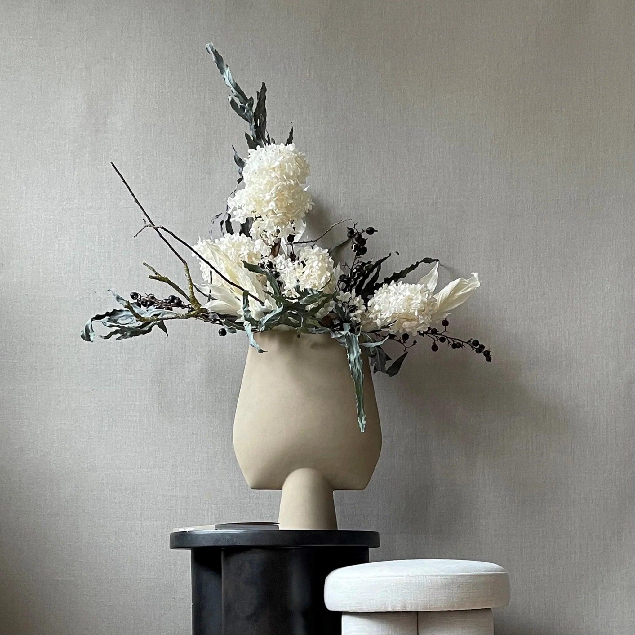 Wazon SPHERE SQUARE piaskowy 101 Copenhagen Eye on Design