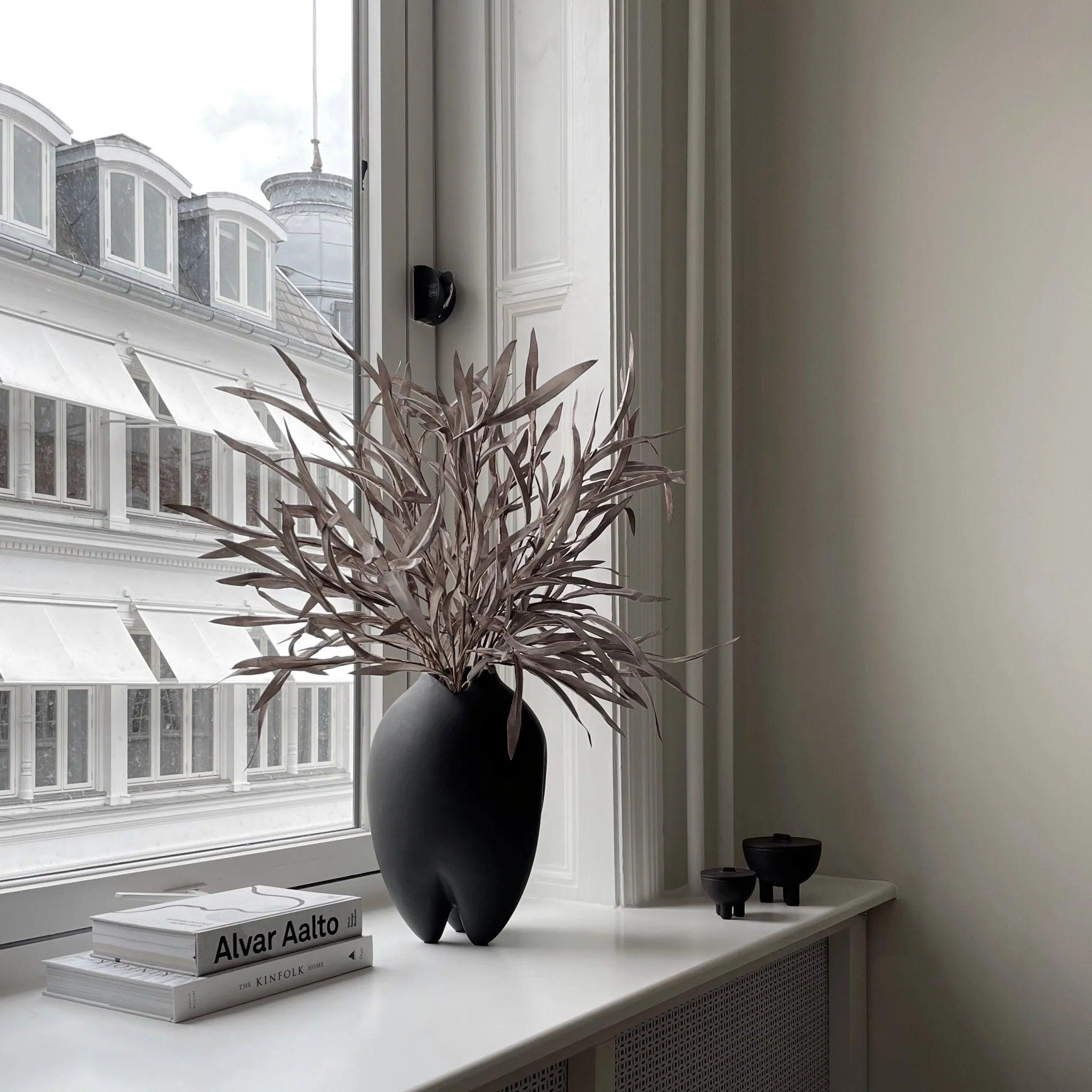 Wazon SUMO SLIM ciemnobrązowy 101 Copenhagen Eye on Design