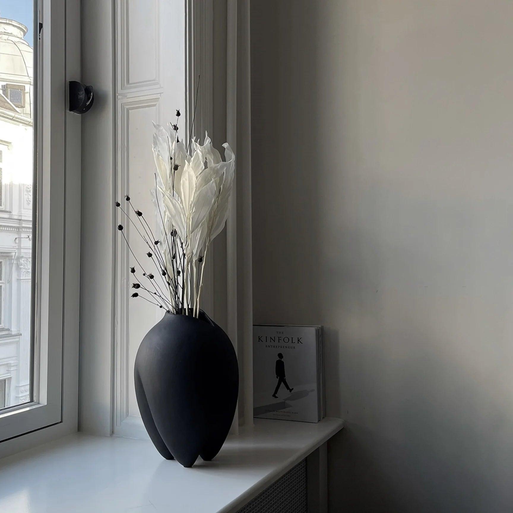 Wazon SUMO SLIM ciemnobrązowy 101 Copenhagen Eye on Design