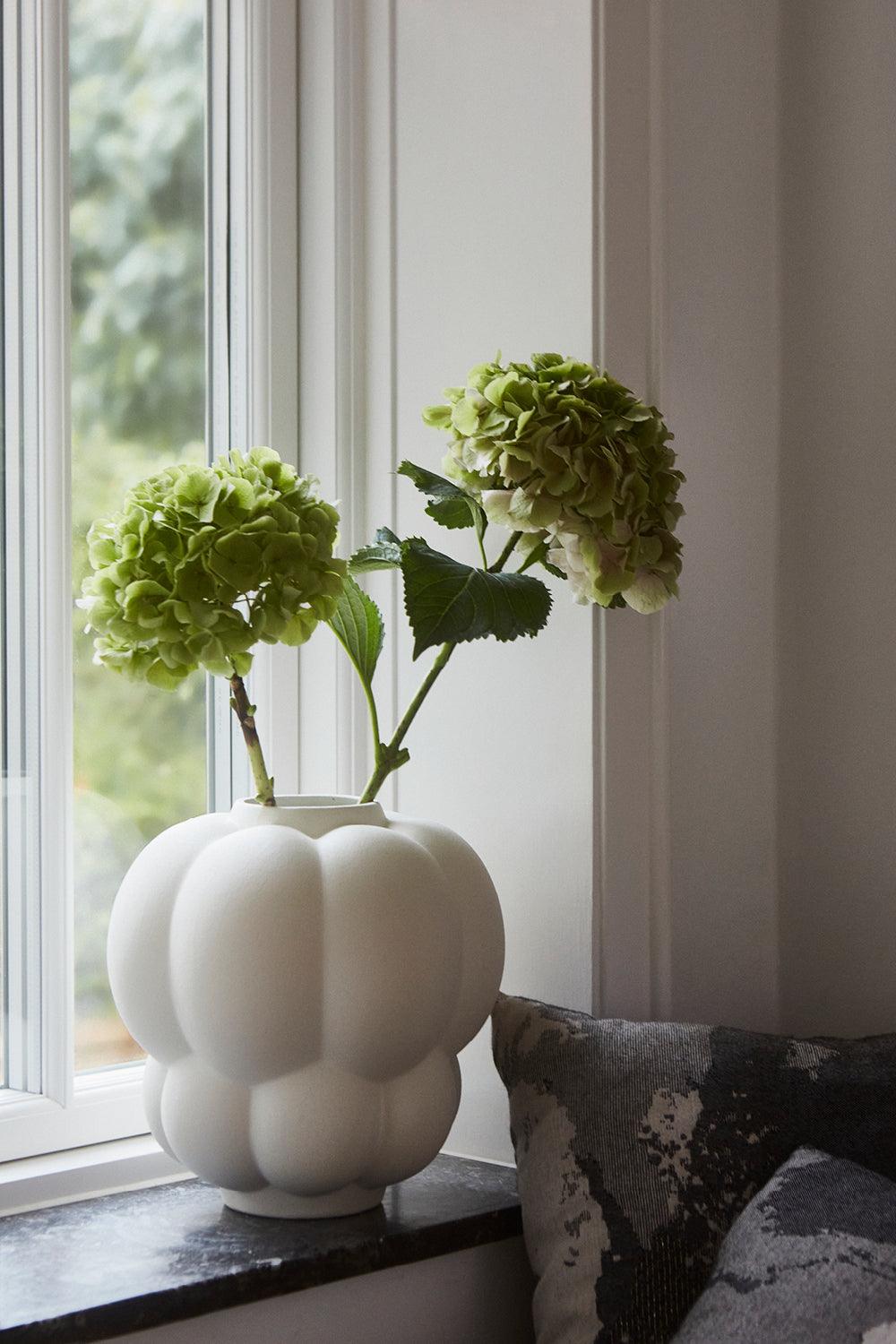 Wazon UVA biały AYTM Eye on Design