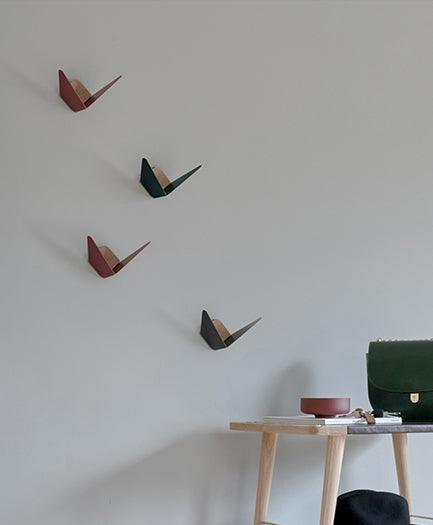 Wieszak BUTTERFLIES butelkowy zielony UMAGE Eye on Design