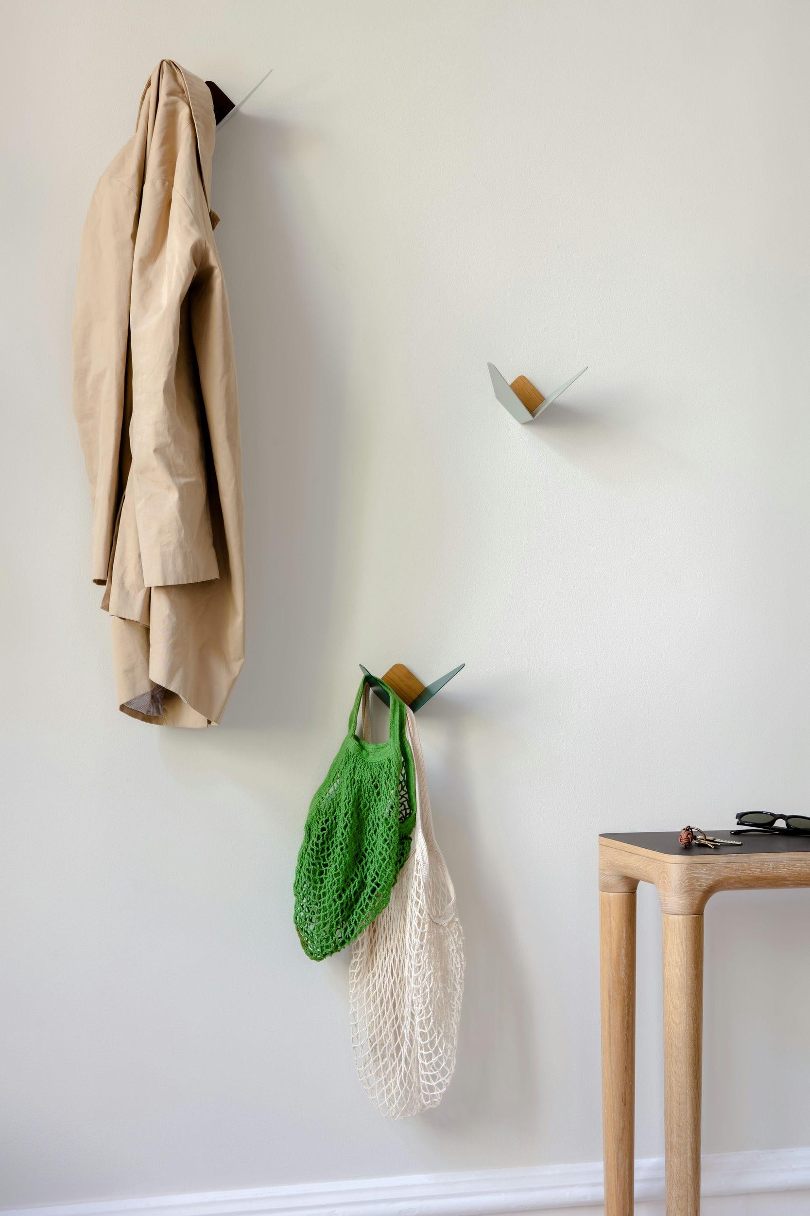 Wieszak BUTTERFLIES pistacjowy UMAGE Eye on Design