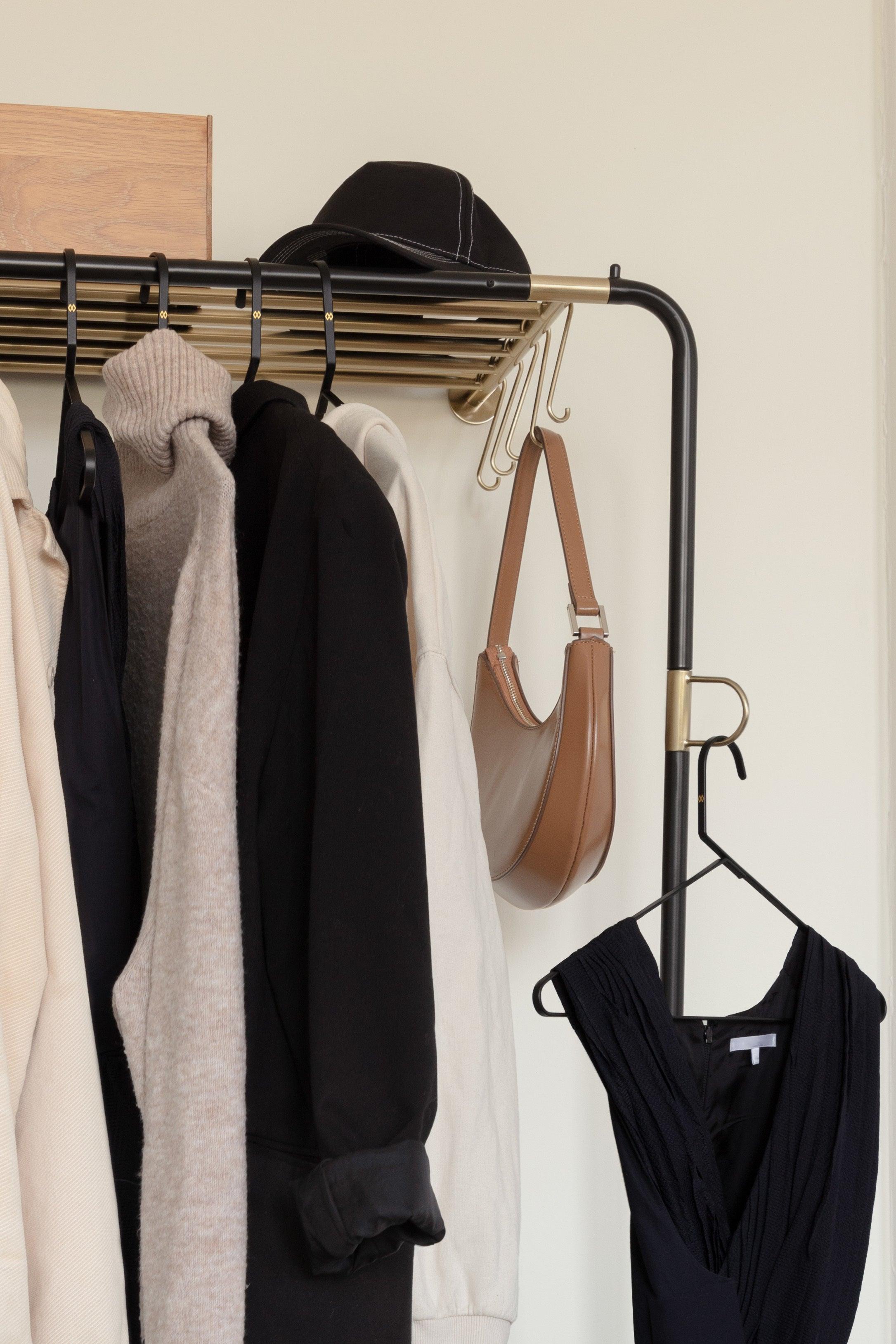 Wieszak LEAN ON ME czarny UMAGE Eye on Design