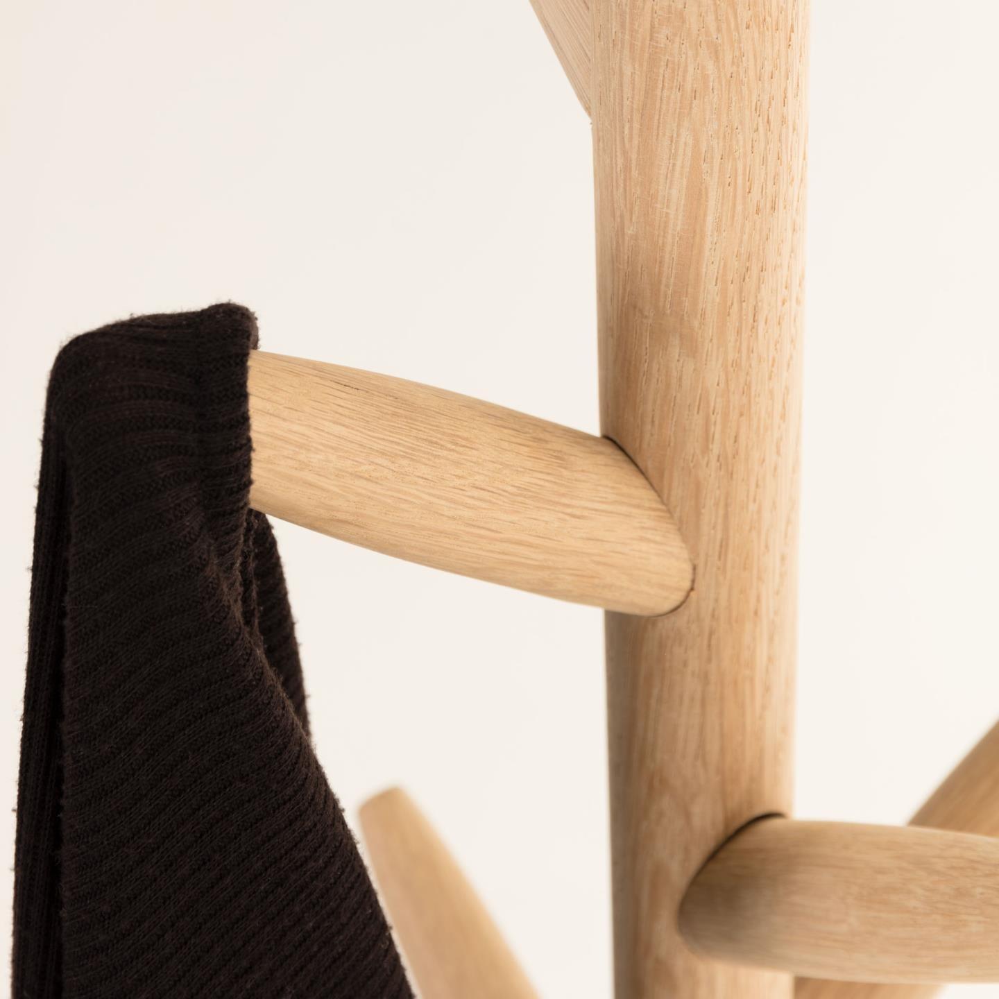 Wieszak NATANE lite drewno brzozowe La Forma Eye on Design