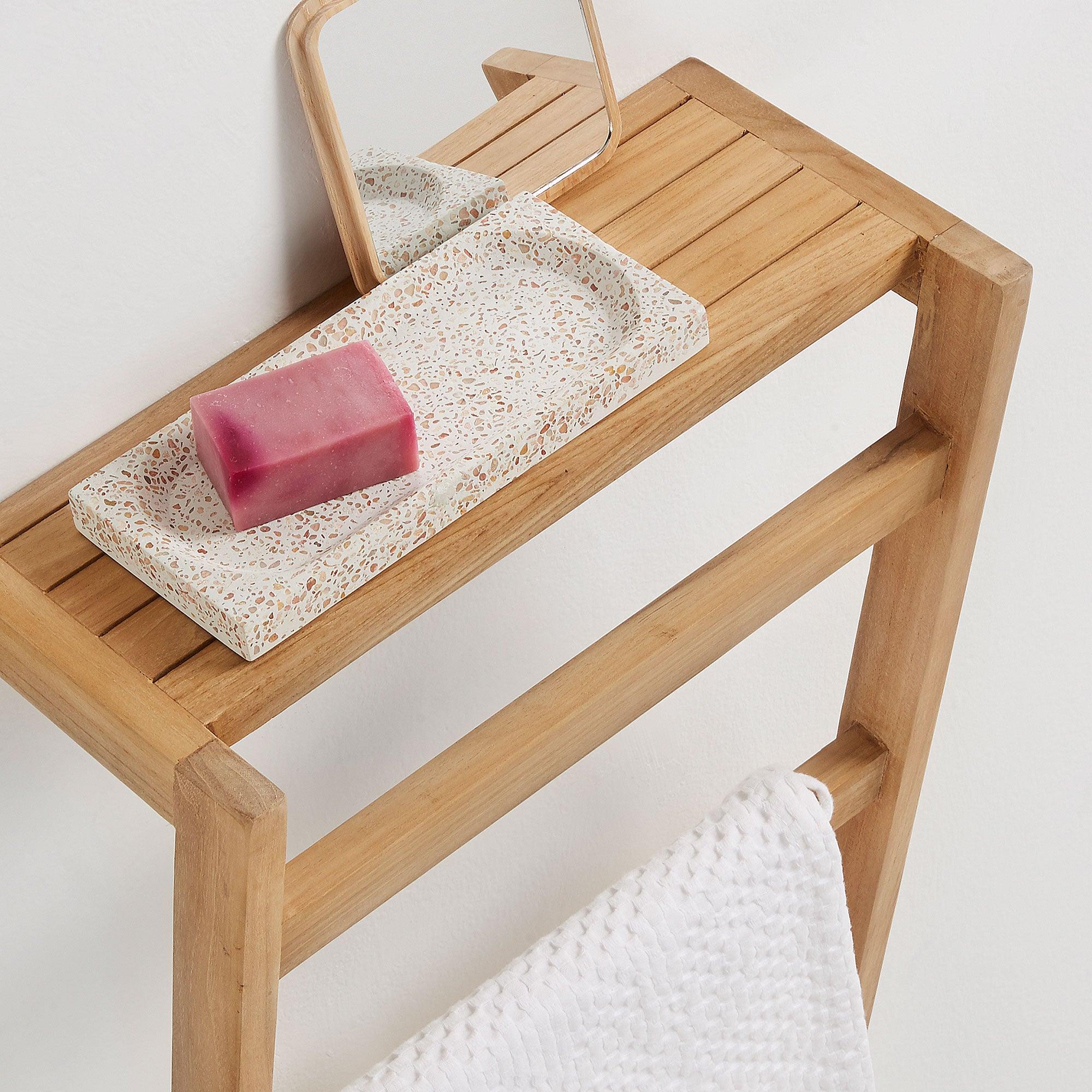 Wieszak ścienny na ręczniki KUVENI lite drewno tekowe La Forma Eye on Design