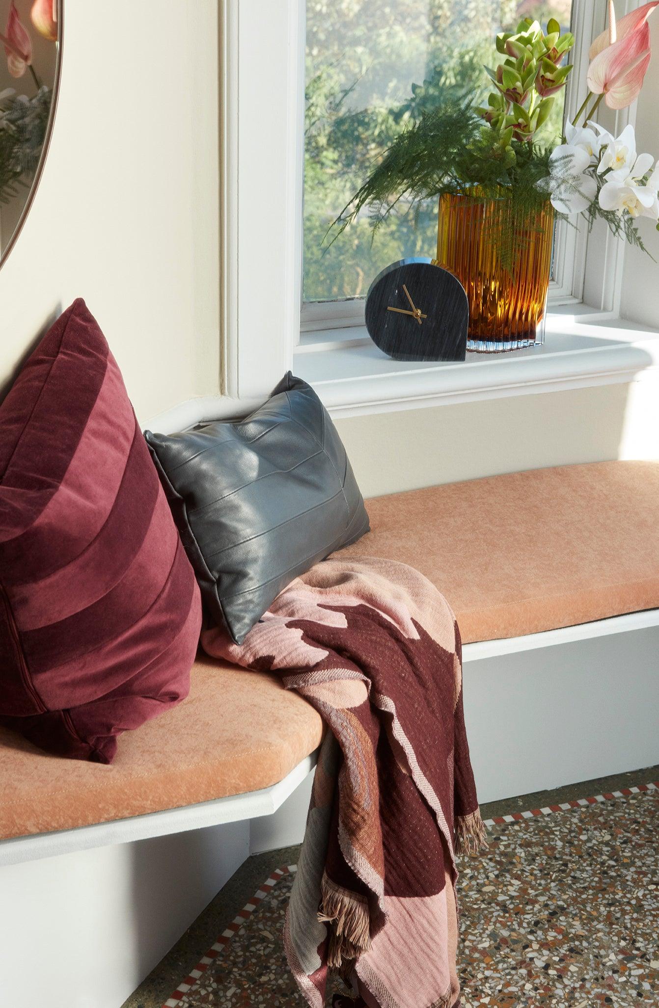 Zegar STILLA czarny marmur AYTM Eye on Design