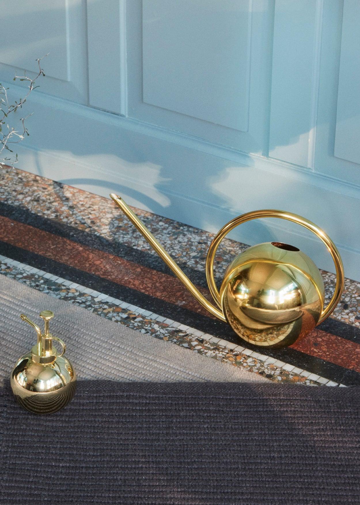 Zraszacz do kwiatów GLOBE złoty AYTM Eye on Design