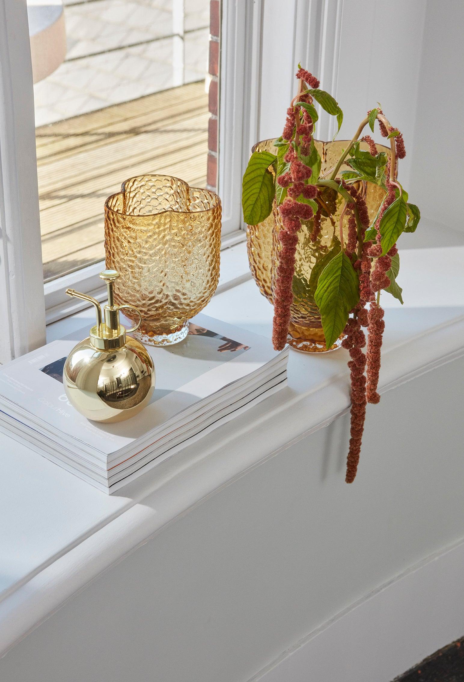 Zraszacz do kwiatów GLOBE złoty AYTM Eye on Design