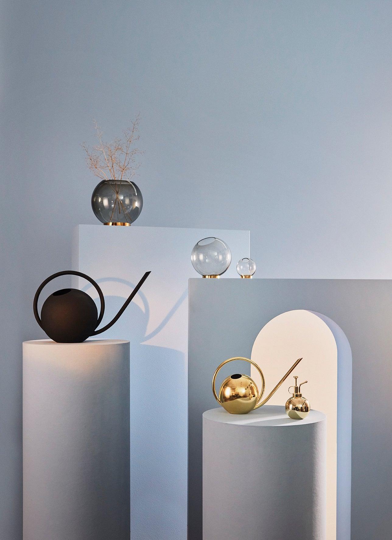 Zraszacz do kwiatów GLOBE złoty AYTM Eye on Design