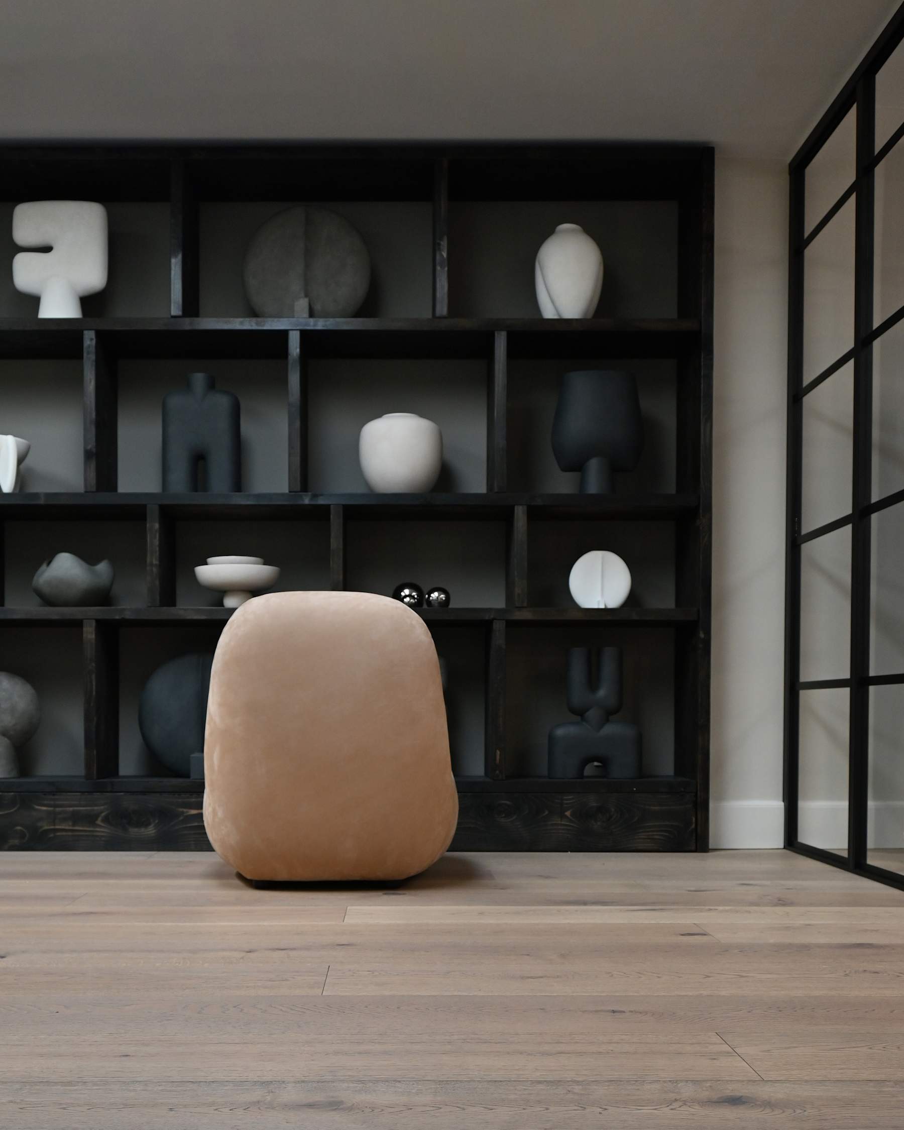 Fauteuil zonder armleuningen TOE FLAT beige nubuckleer