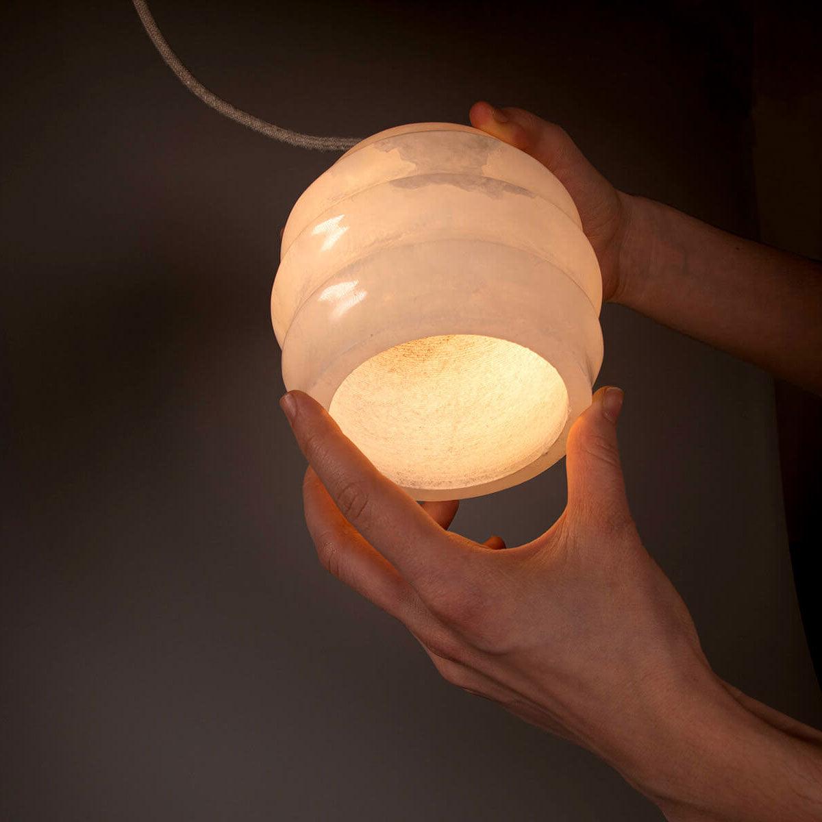 Żyrandol alabastrowy KALLIOPE nikiel Embassy Interiors Eye on Design