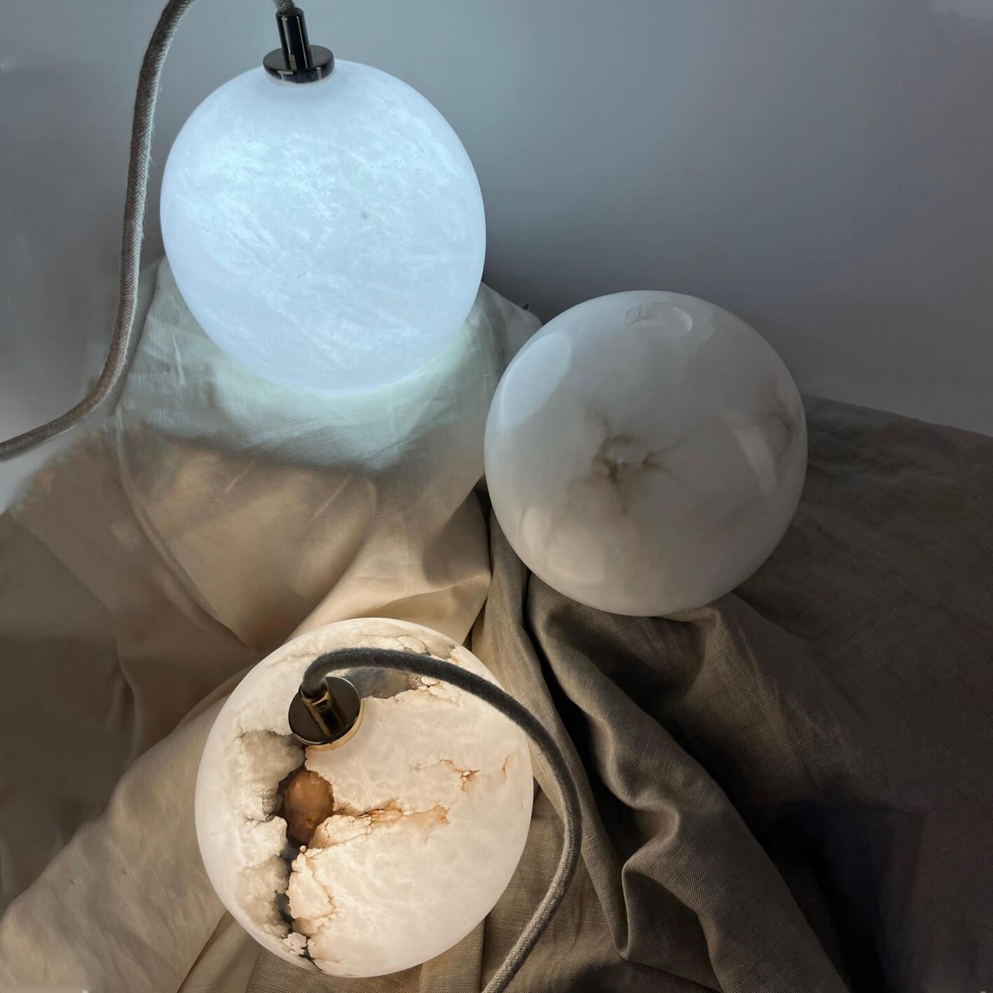 Żyrandol alabastrowy SELENE nikiel Embassy Interiors Eye on Design