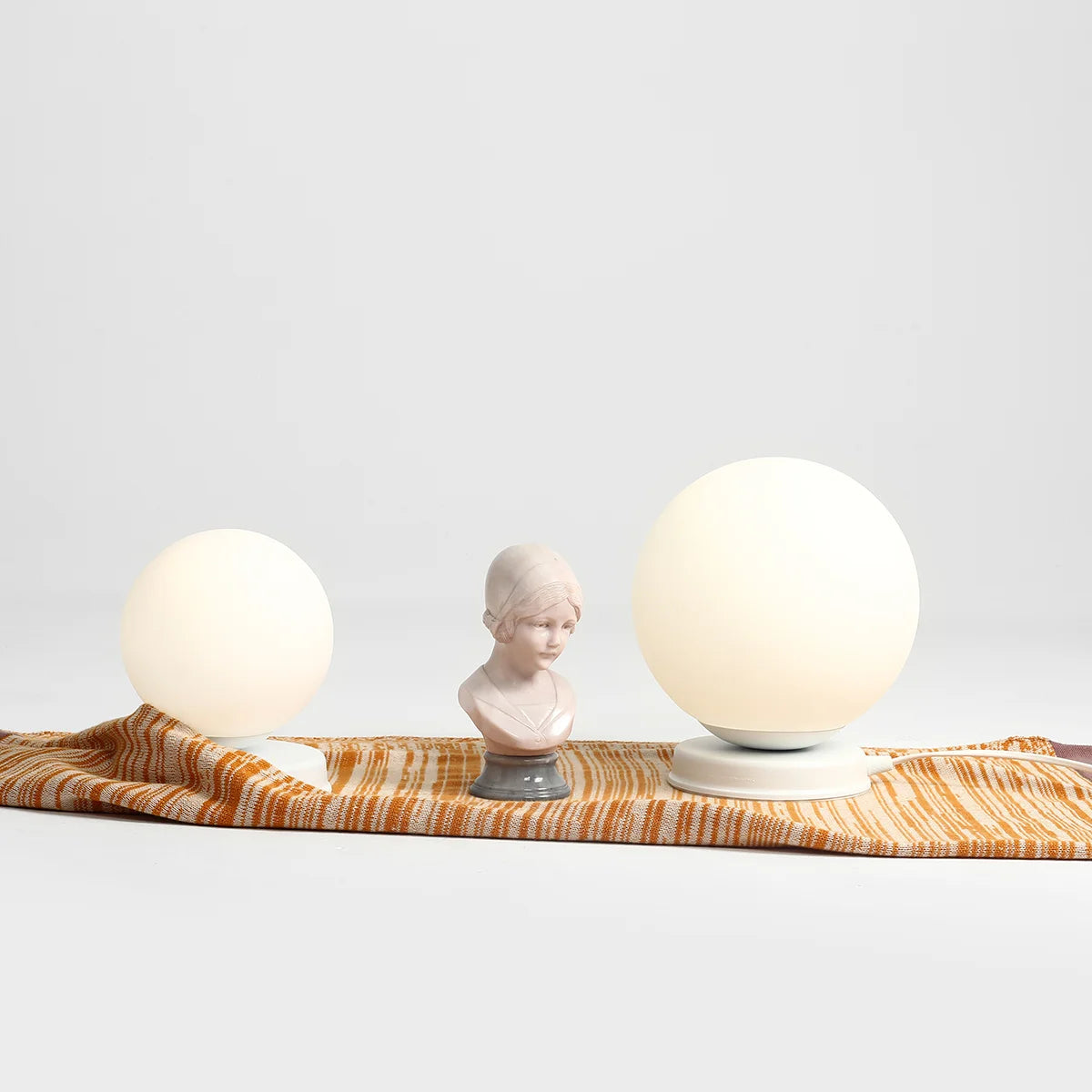 Lampa biurkowa BALL biały Artera Eye on Design