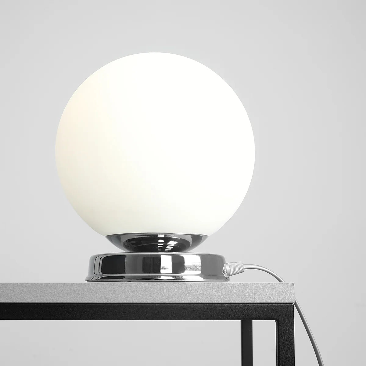 Lampa biurkowa BALL chromowany Artera M Eye on Design
