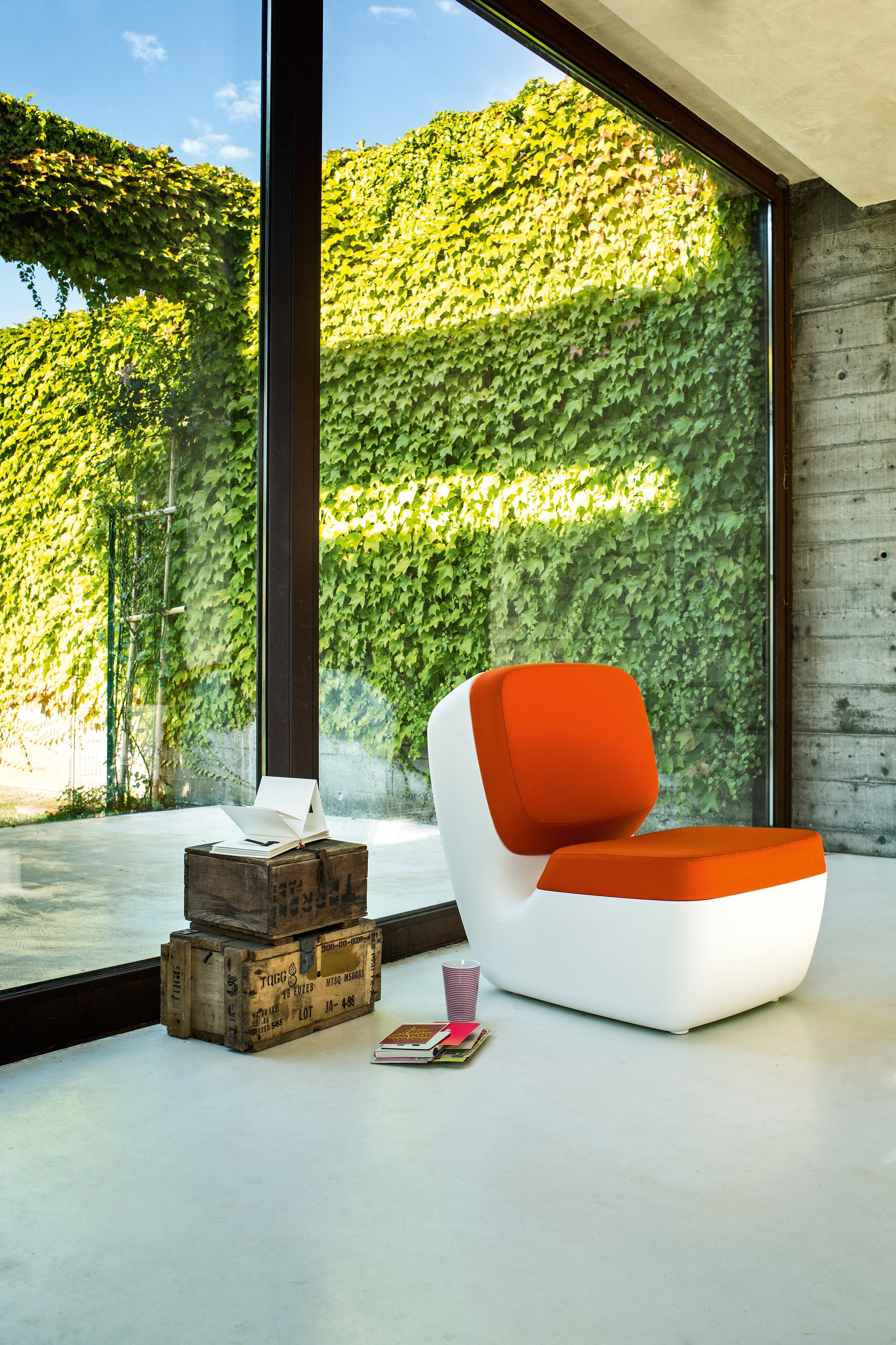 Fotel NIMROD fioletowy Magis Eye on Design