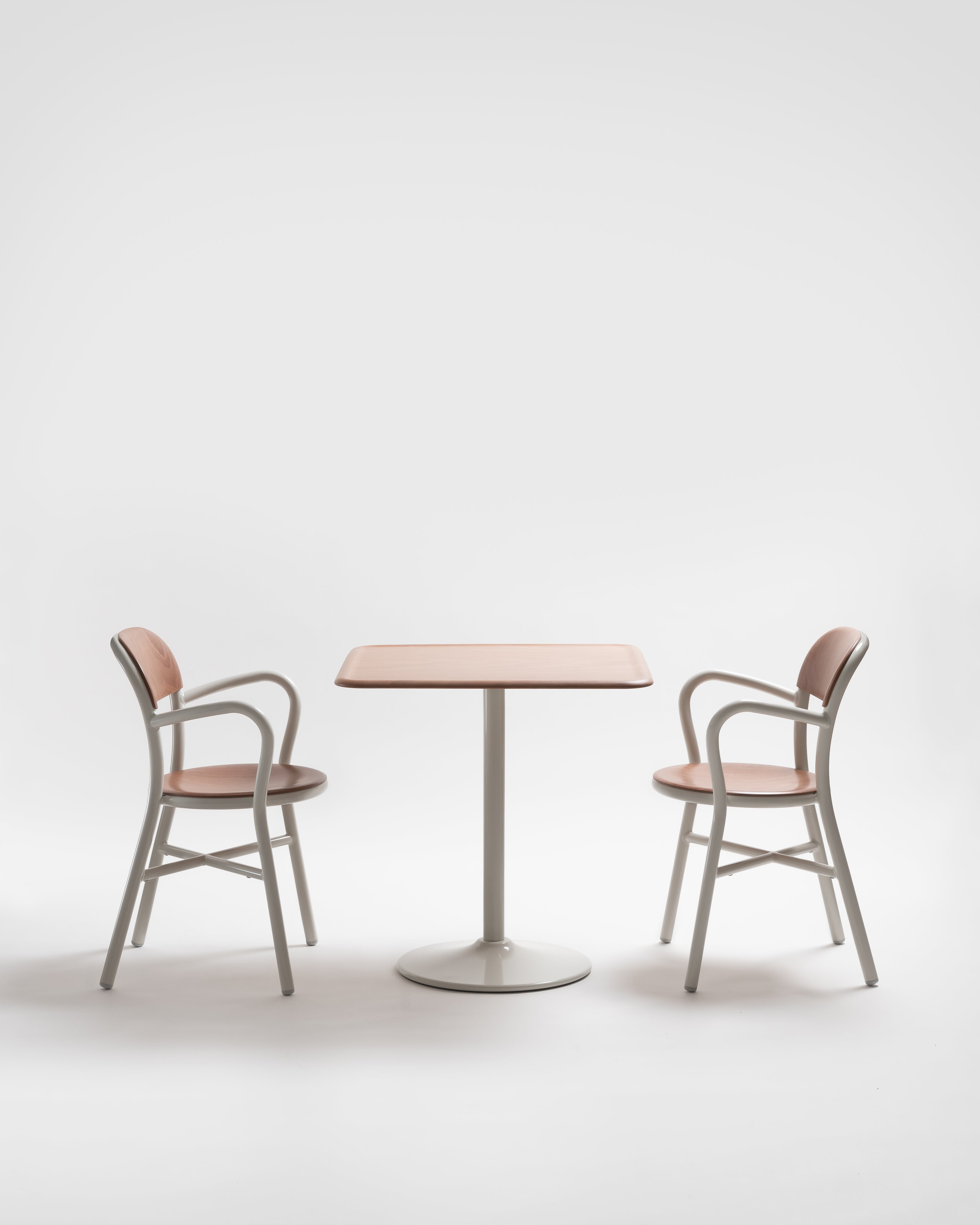 Krzesło PIPE z drewnianymi elementami czarny Magis Eye on Design