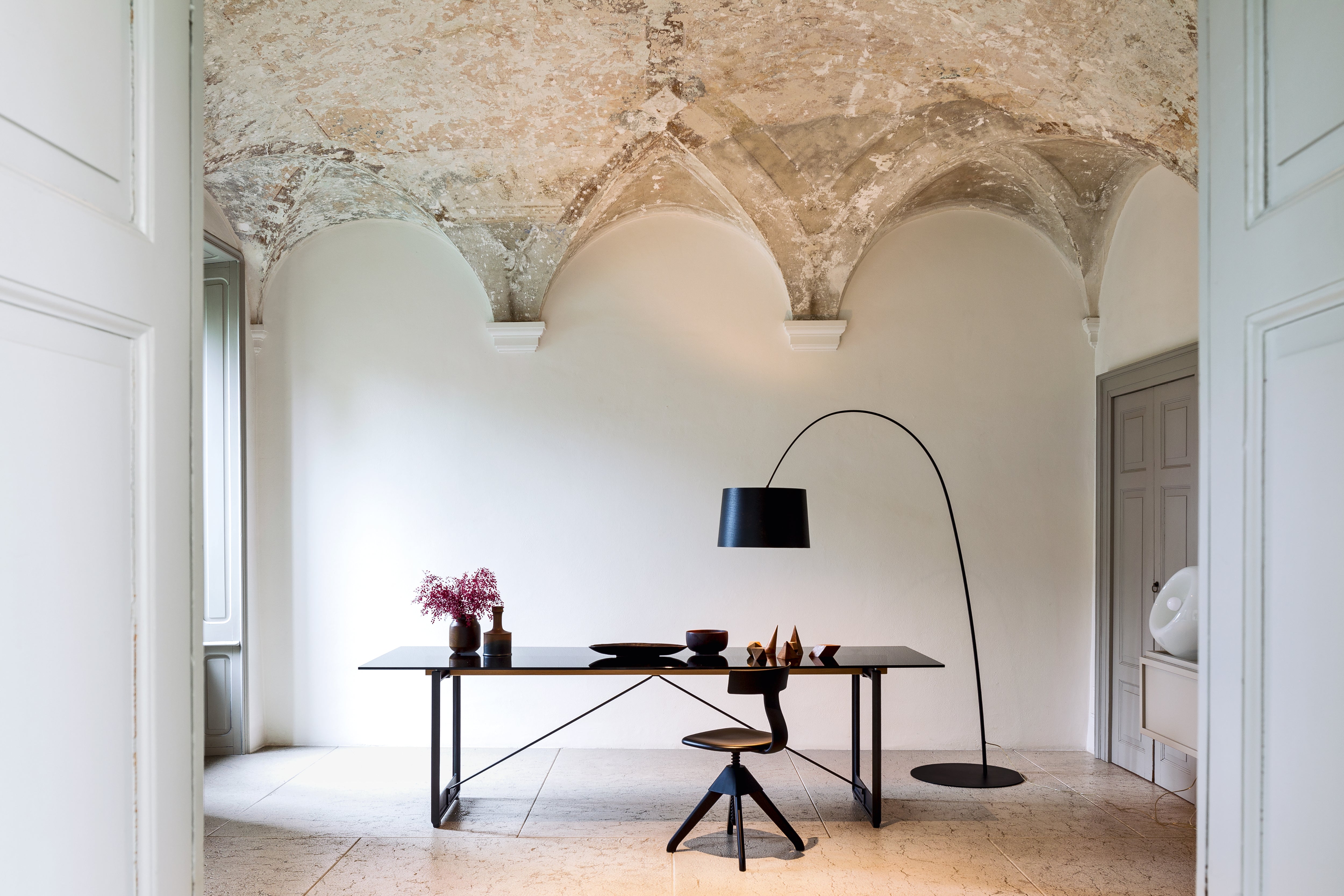 Krzesło TUFFY DZIKA BANDA pomarańczowy z drewnem Magis Eye on Design